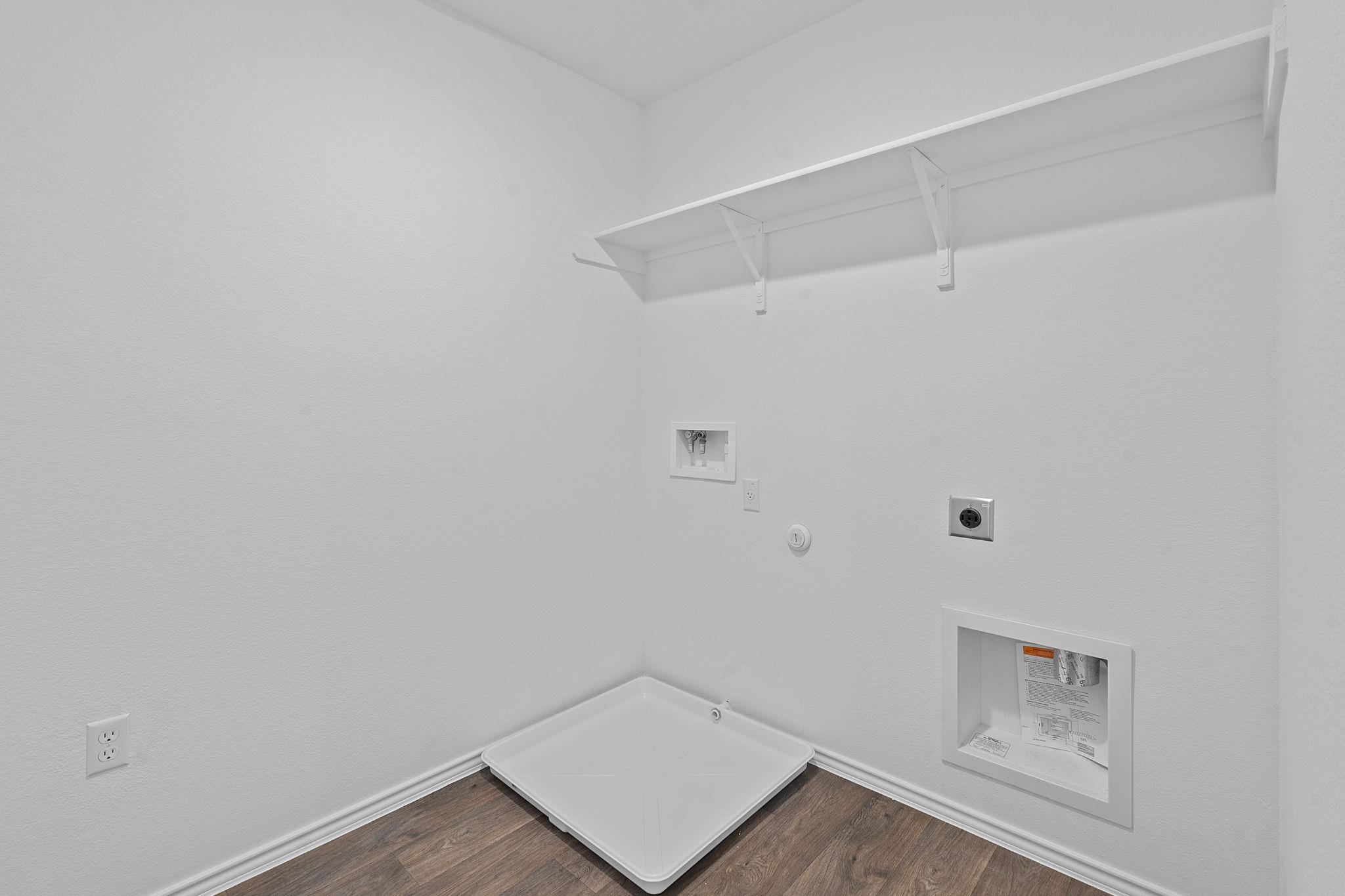 18500-B Empire PATH, Manor