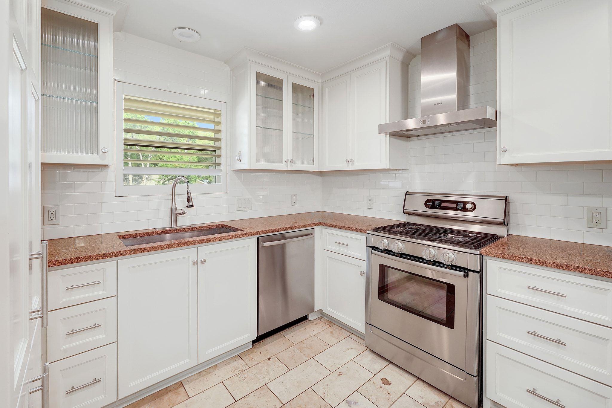 3601 Peregrine Falcon DR