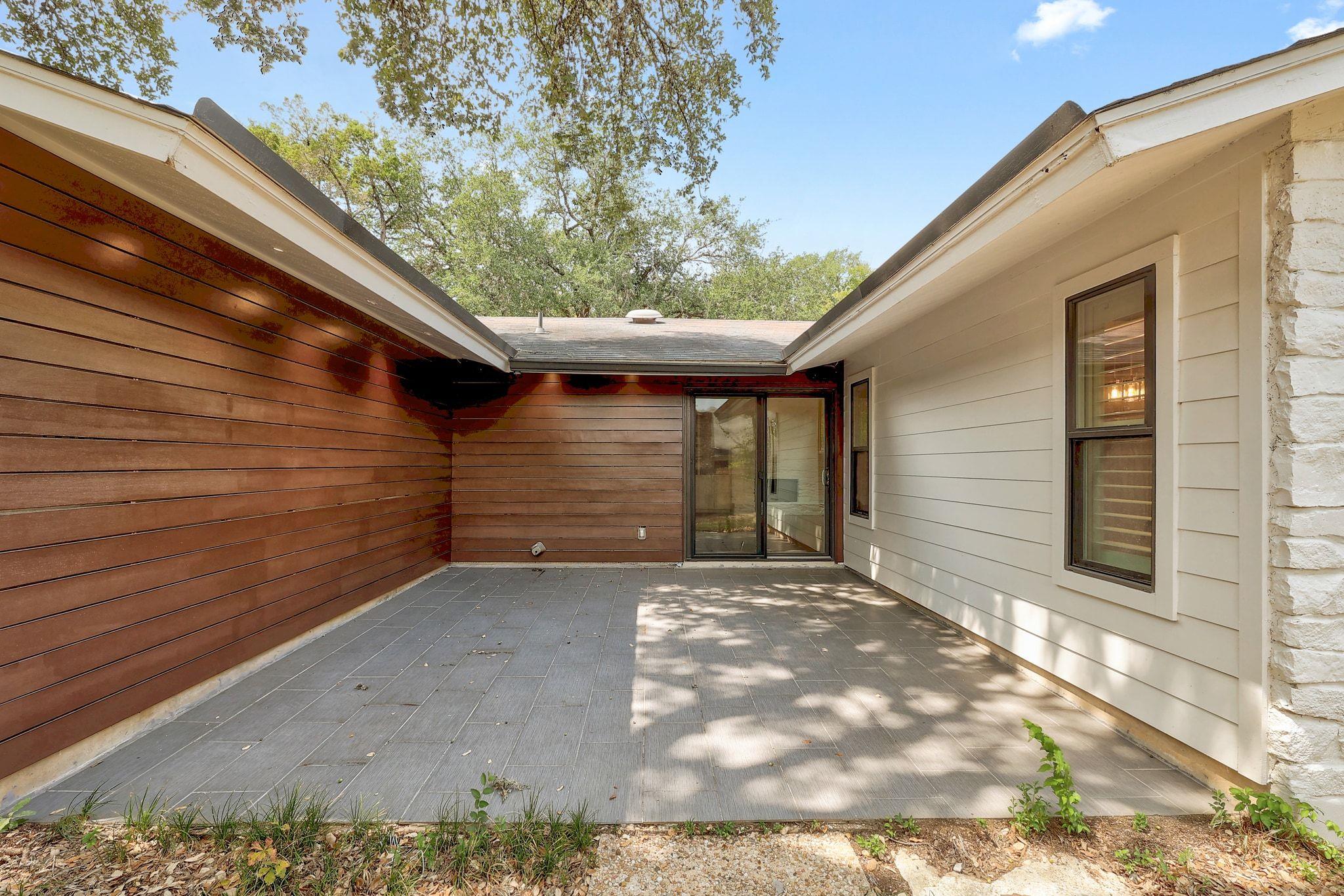 3601 Peregrine Falcon DR