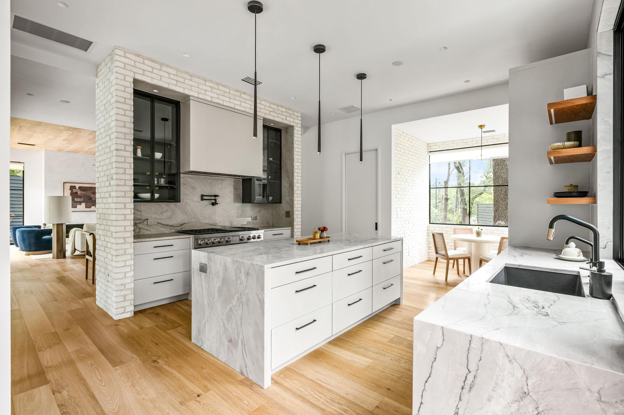 1102 Heritage WAY