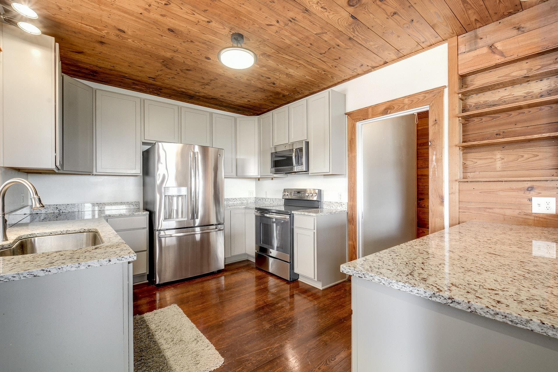 21300 Crestmont # B
