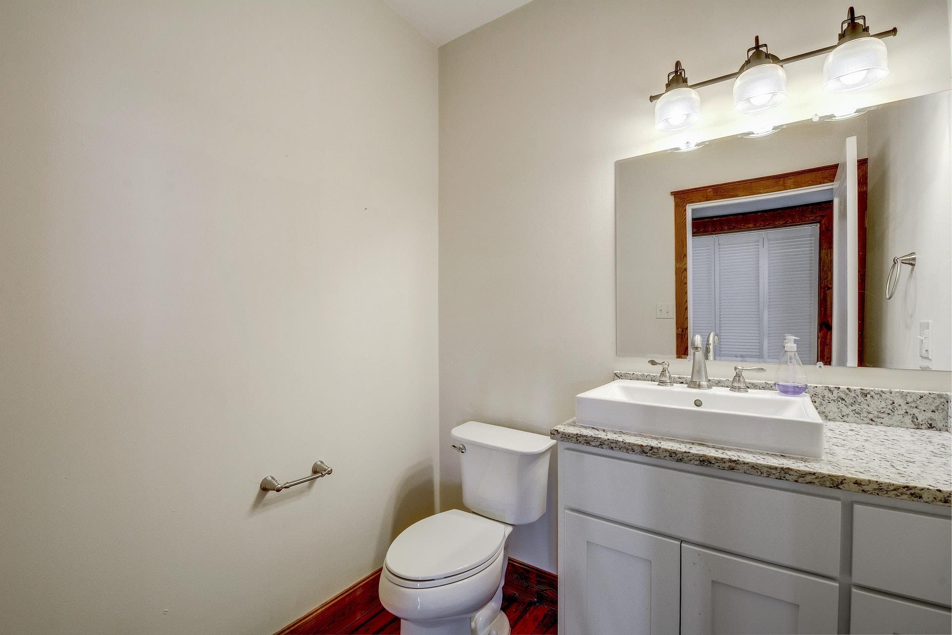 21300 Crestmont # B