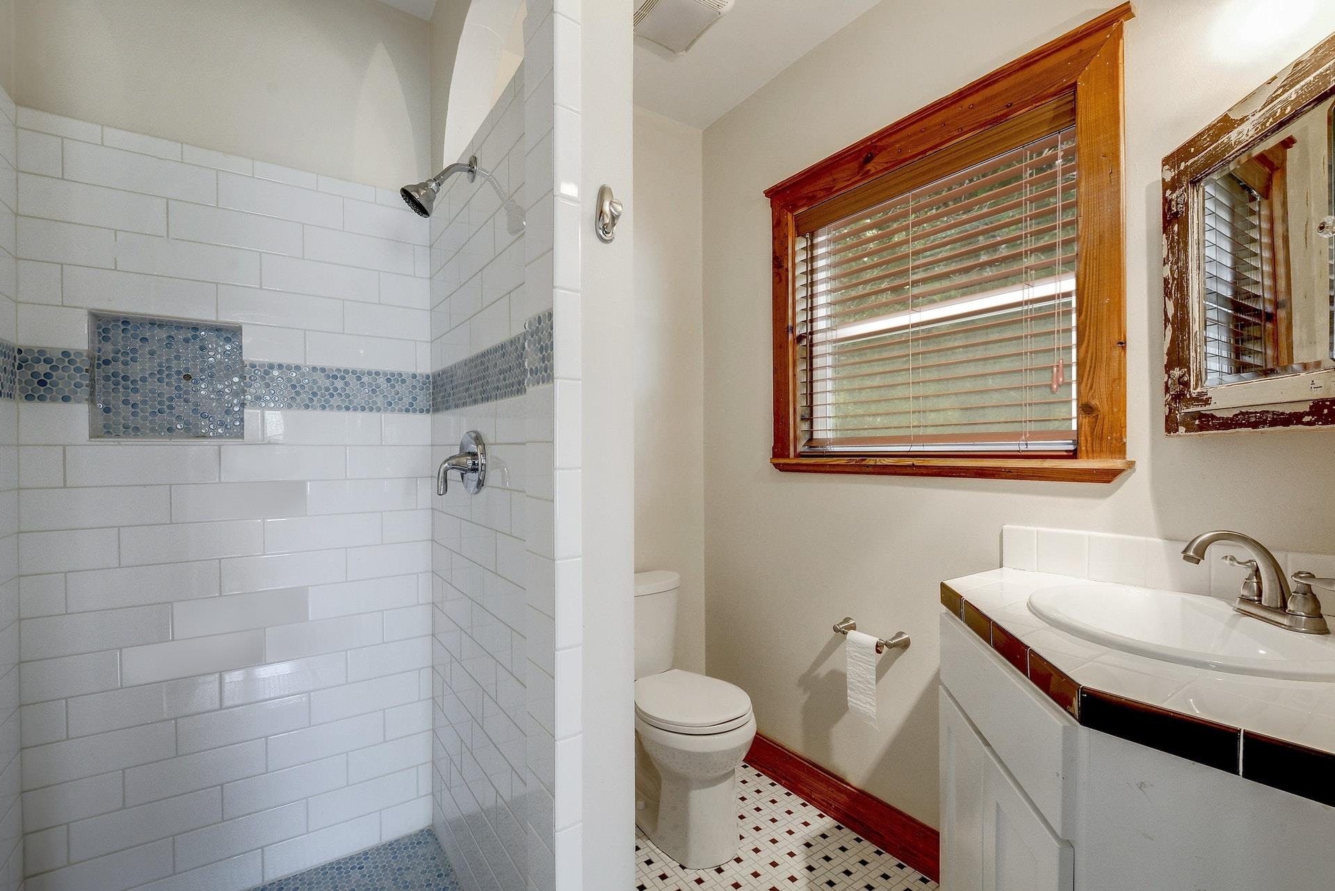 21300 Crestmont # B