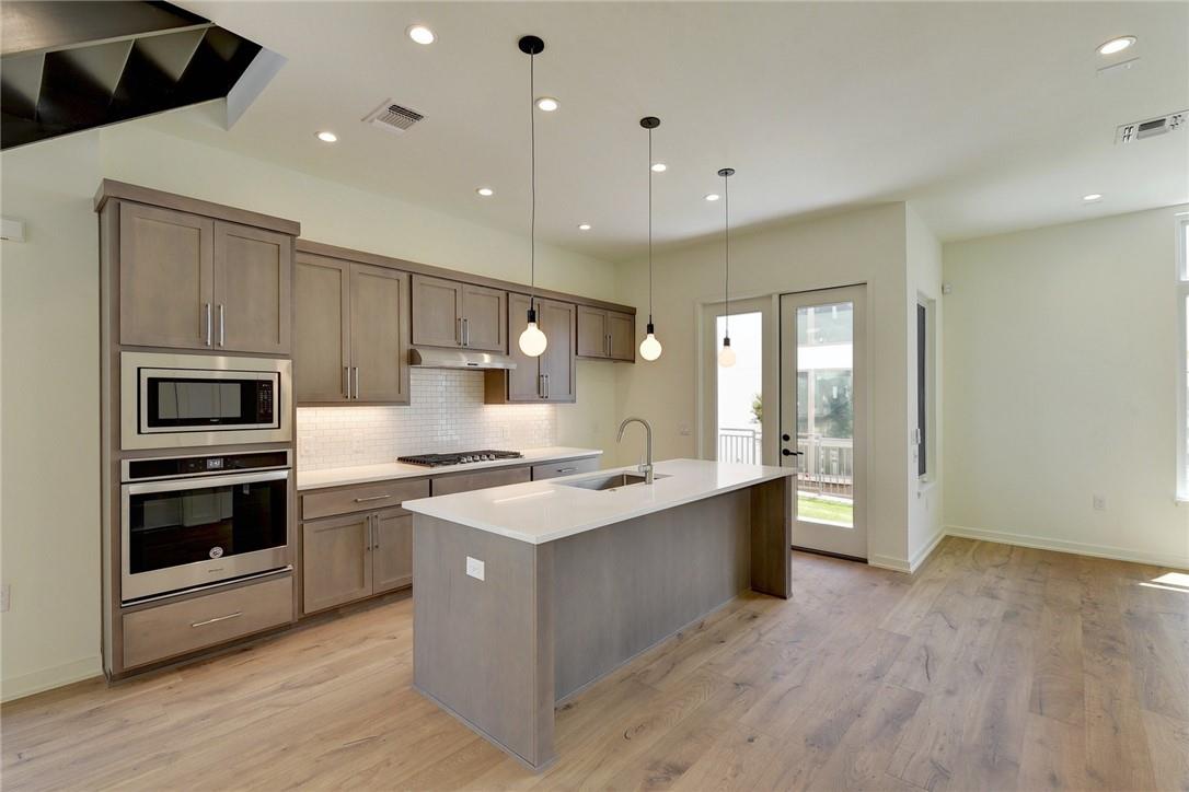 3303 Cantwell LN