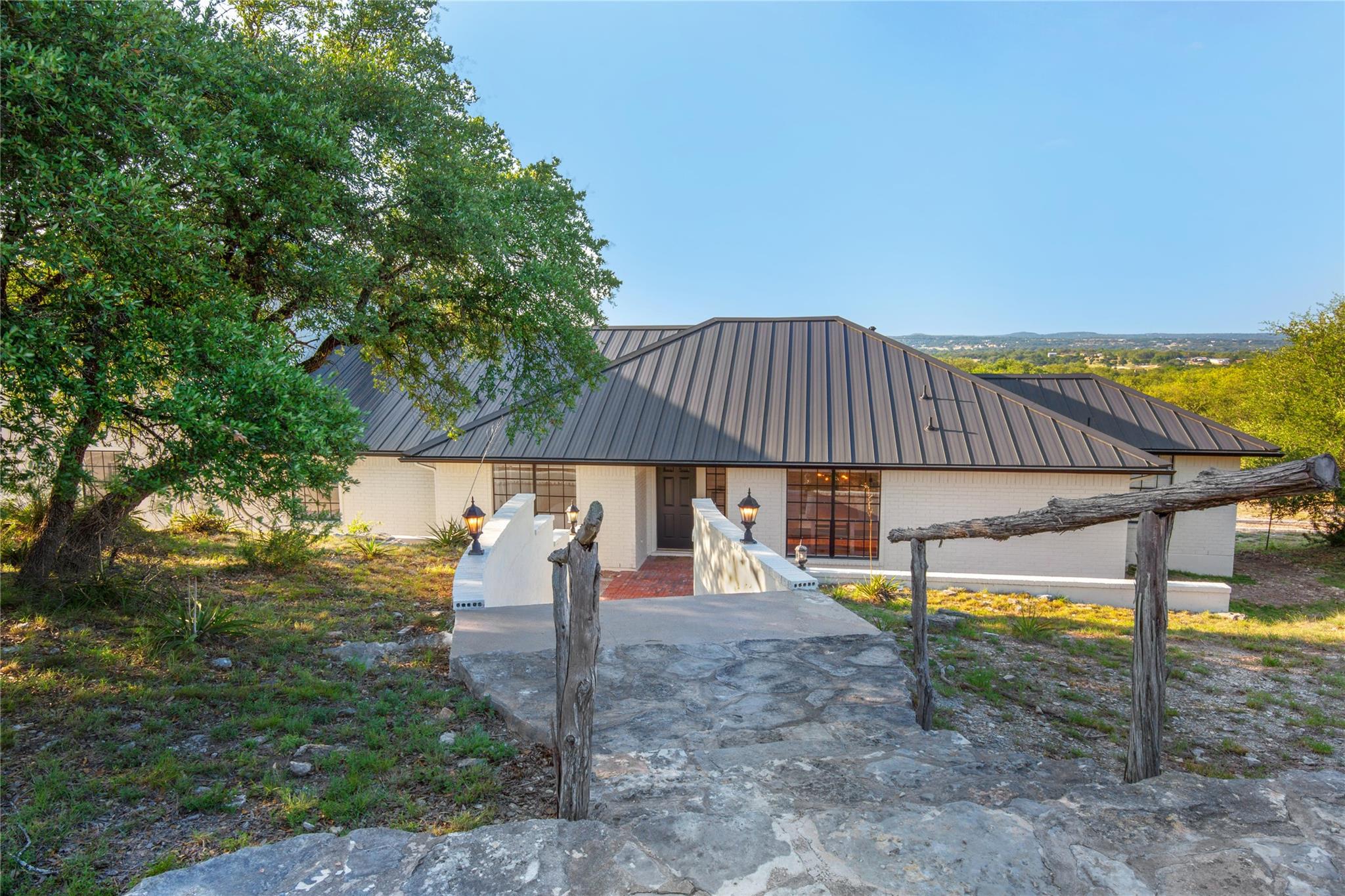 171 Hart LN