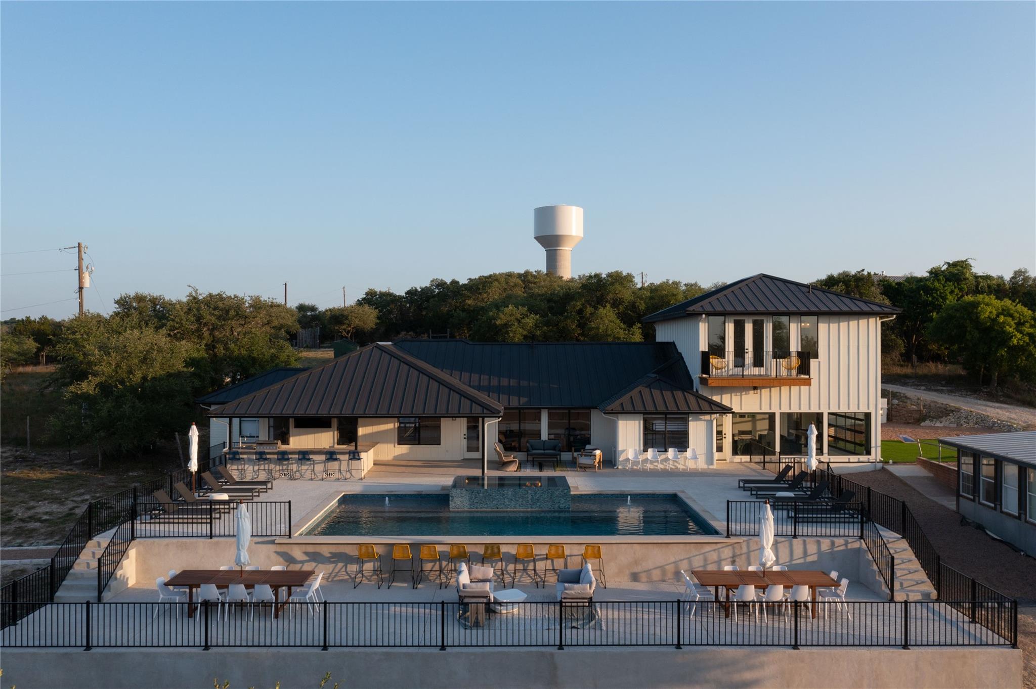 171 Hart LN