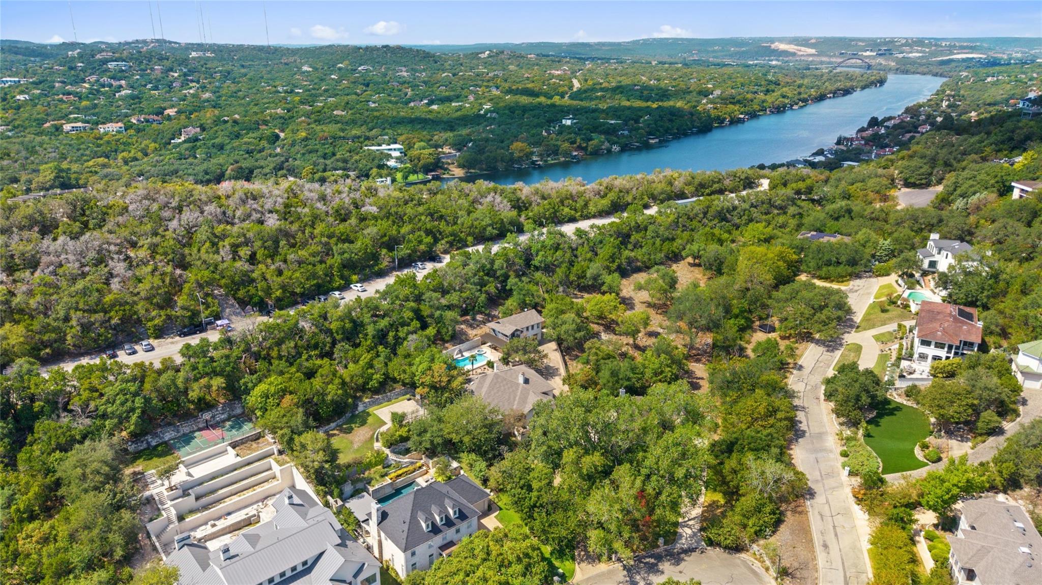 3904 Bonnell DR