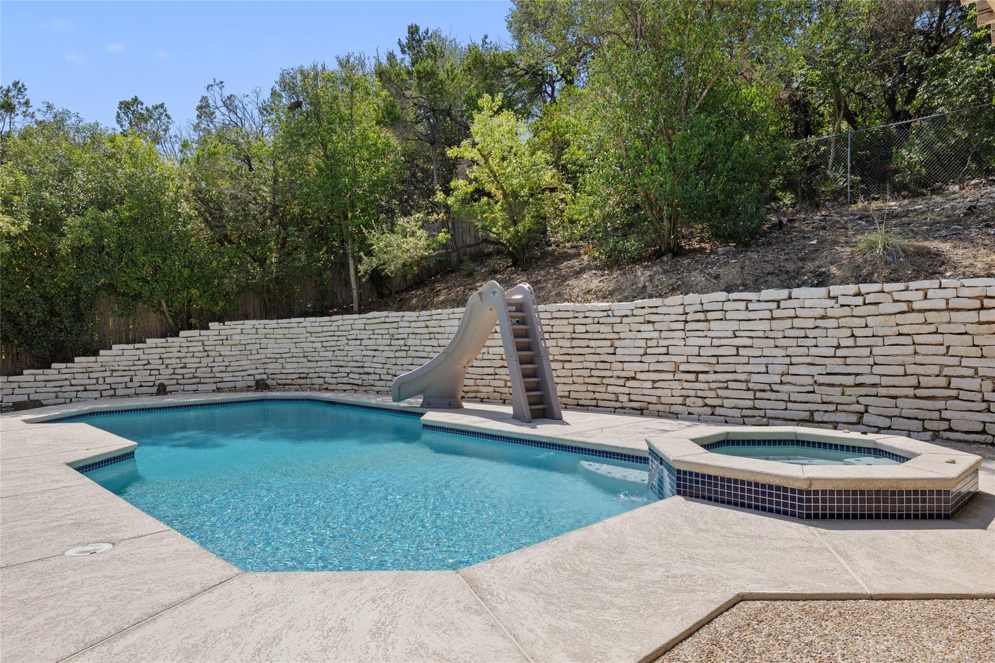 3904 Bonnell DR