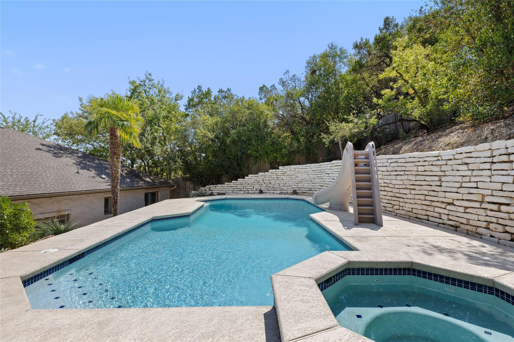 3904 Bonnell DR