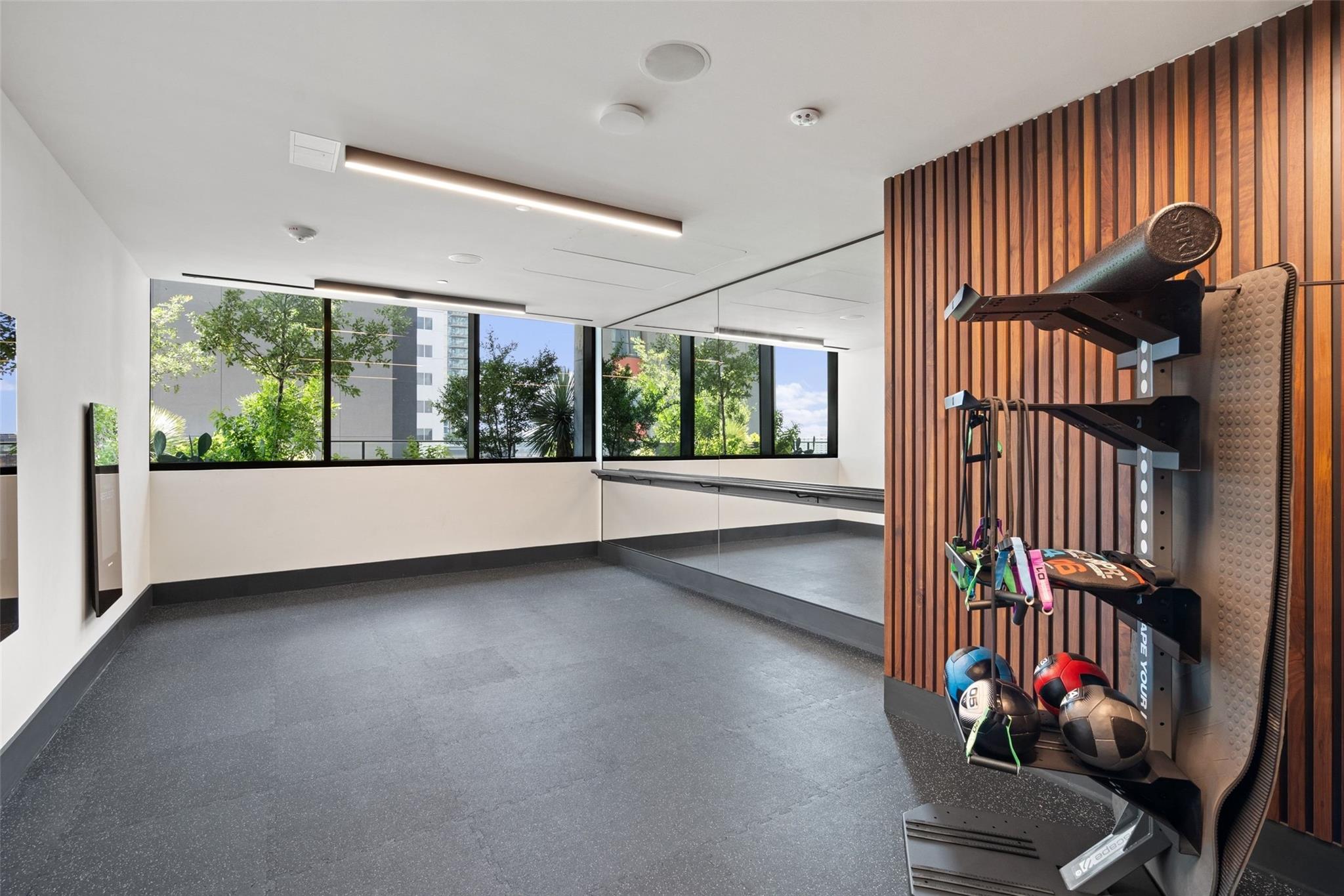 84 East Ave # 1803