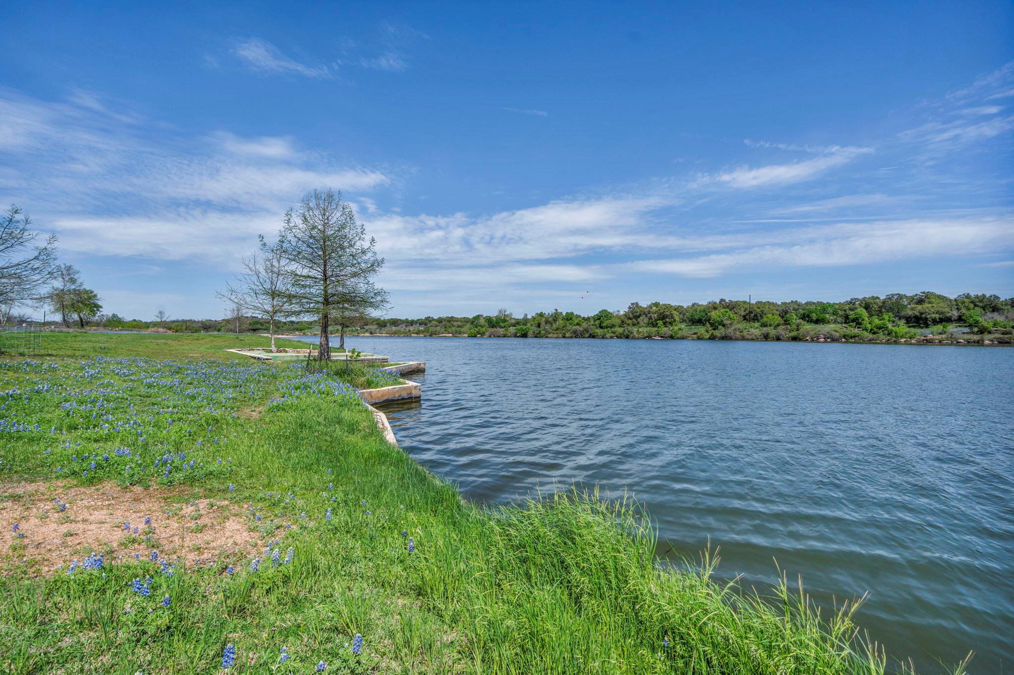 3715 Lakeview DR