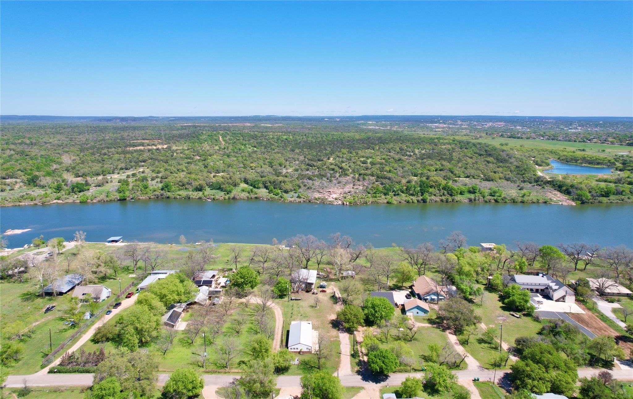 3715 Lakeview DR