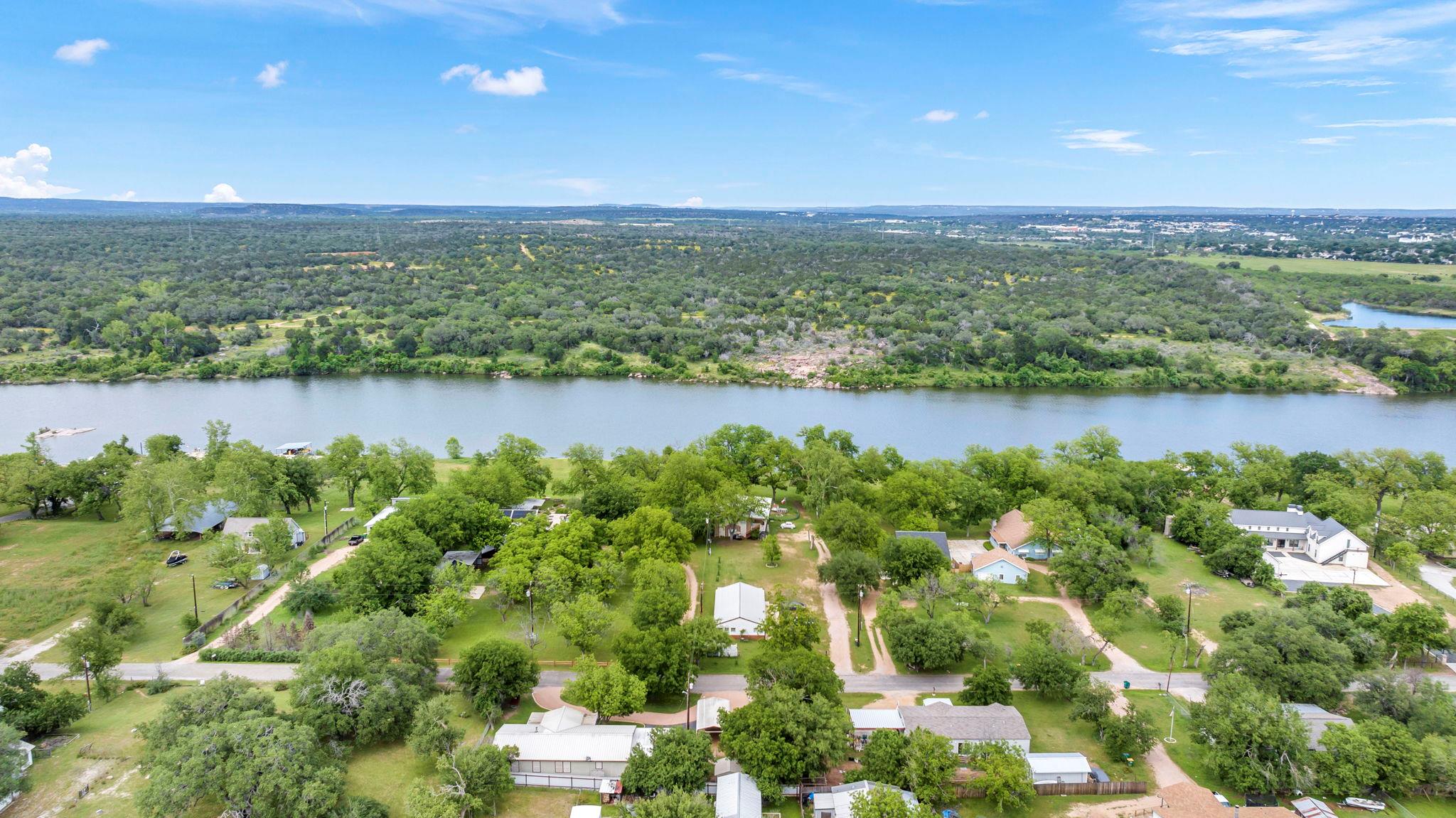 3715 Lakeview DR