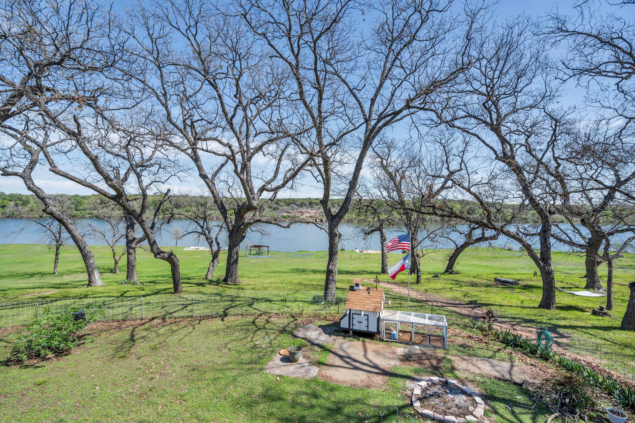 3715 Lakeview DR
