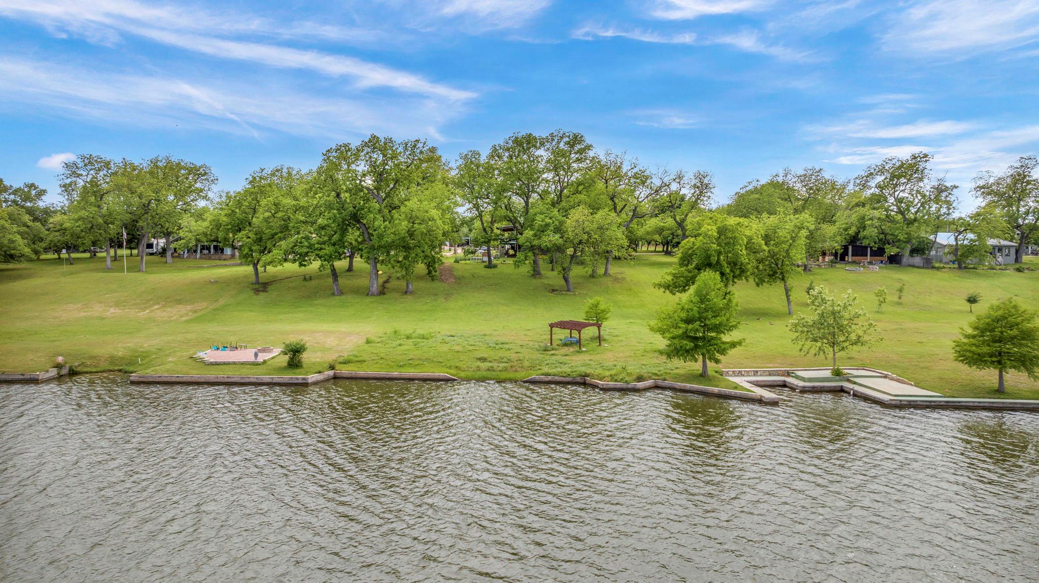 3715 Lakeview DR