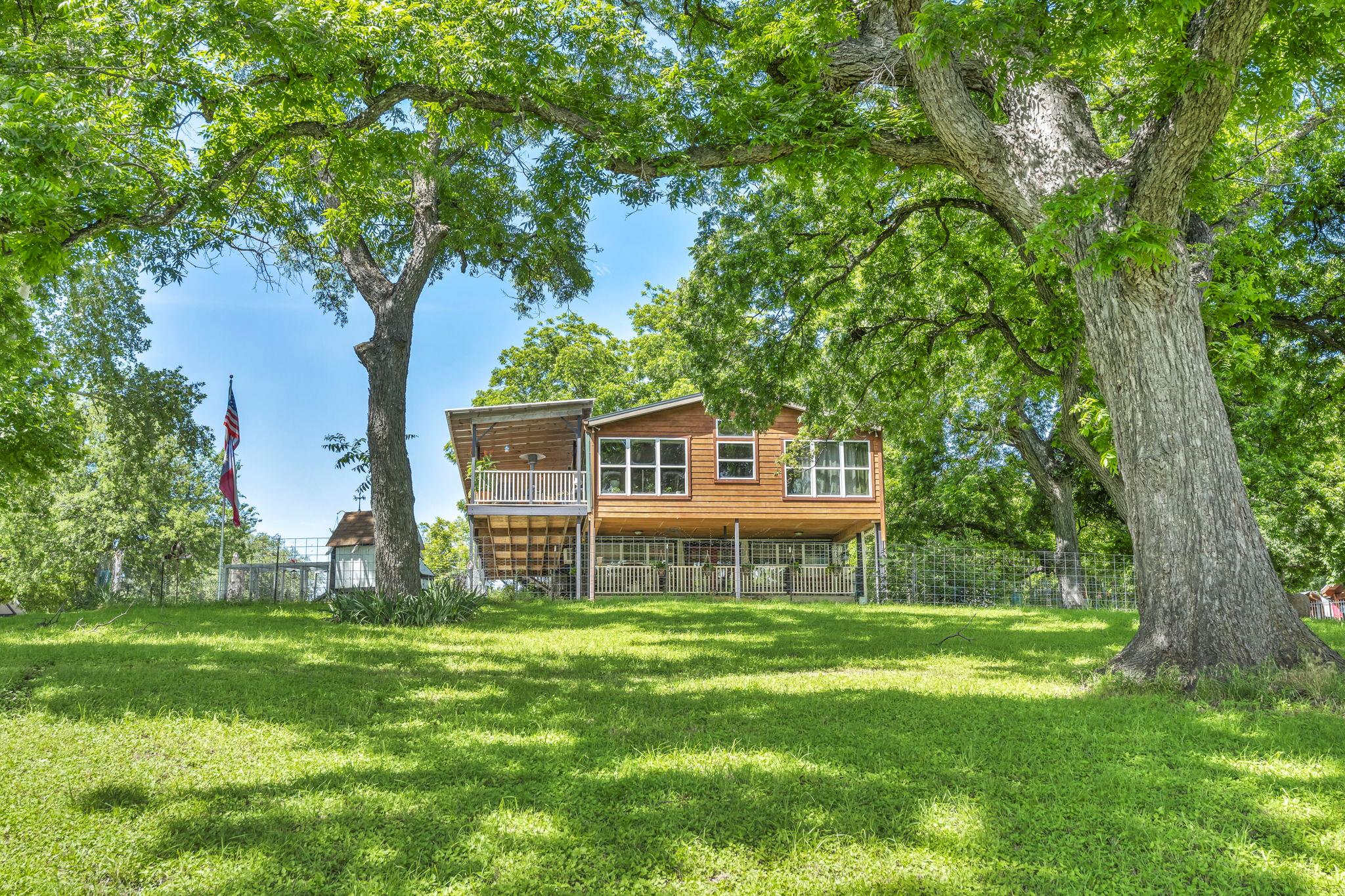 3715 Lakeview DR