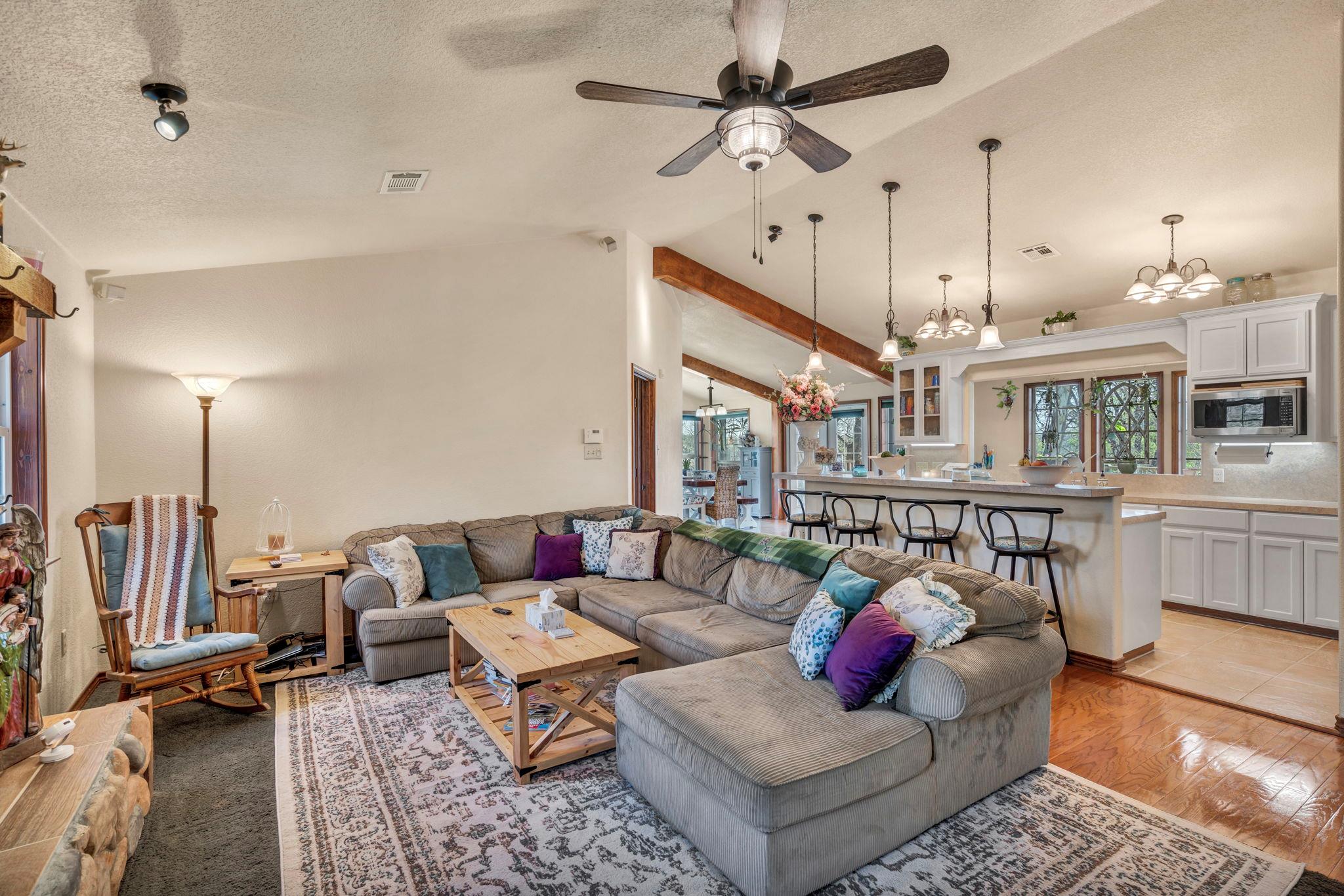3715 Lakeview DR