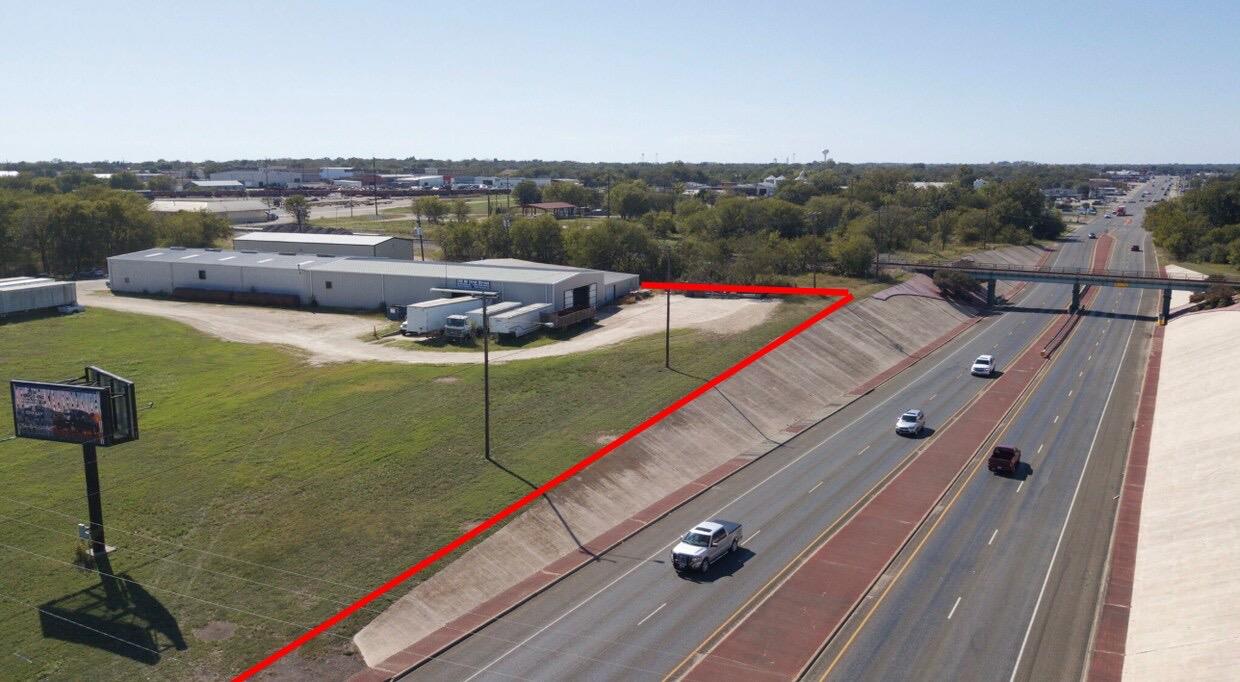 101 NE 01ST ST, McGregor