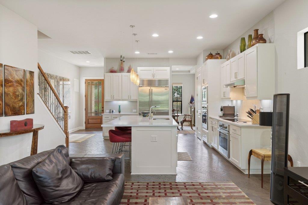 2 Prestonwood CV