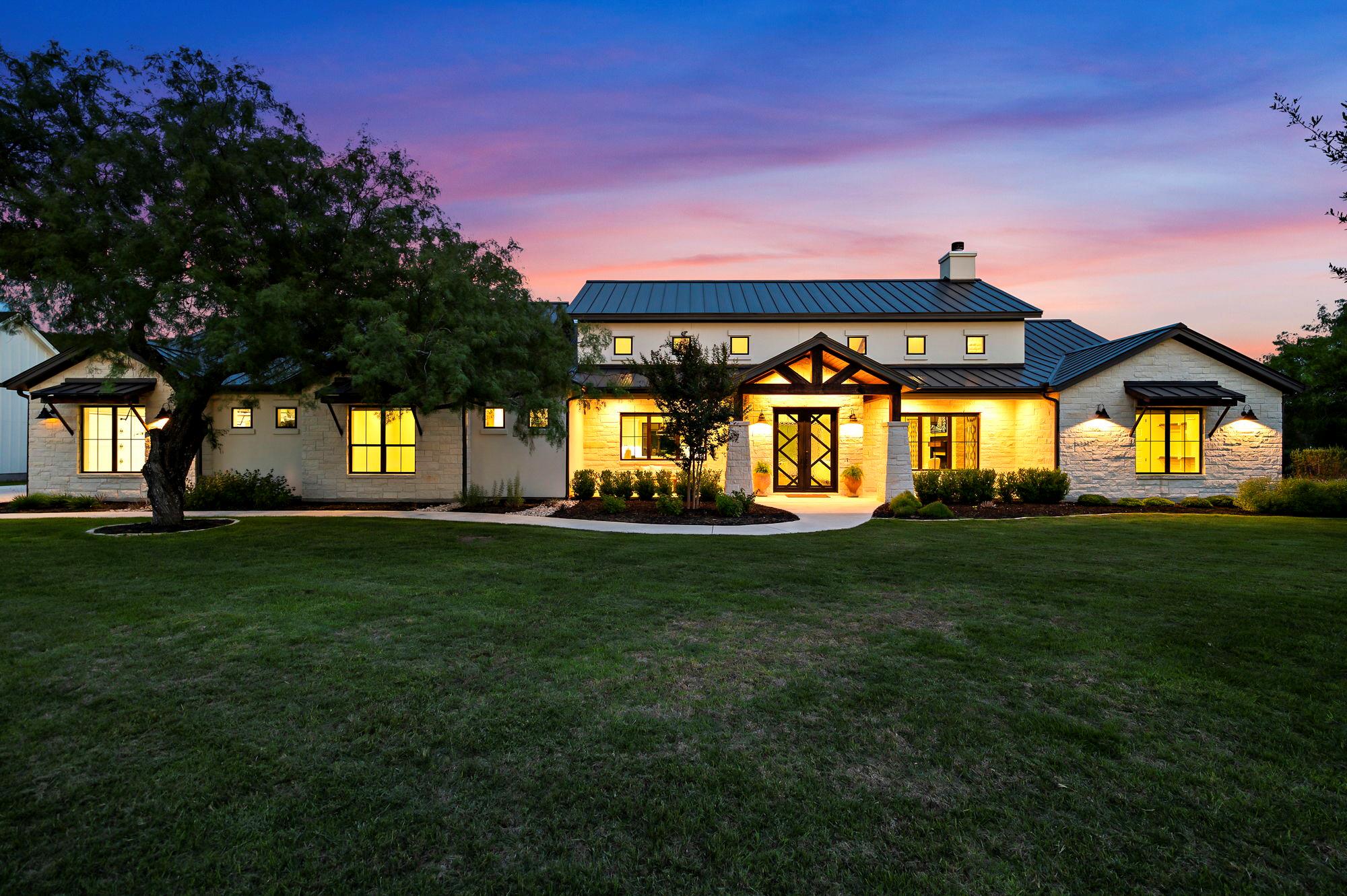 811 Wade RD
