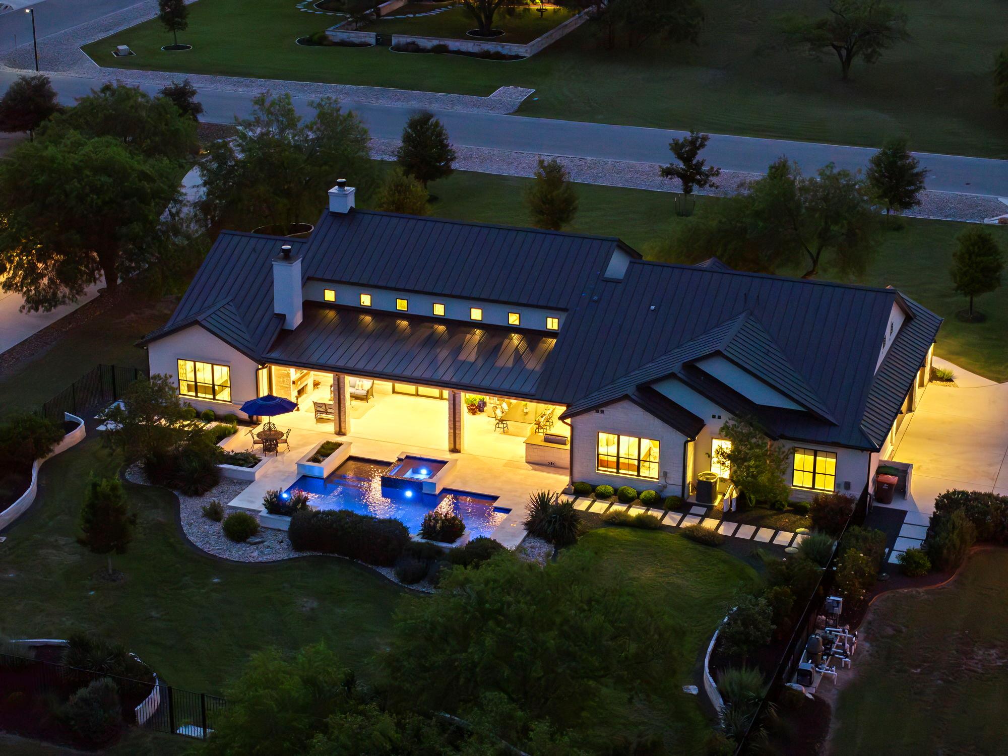 811 Wade RD