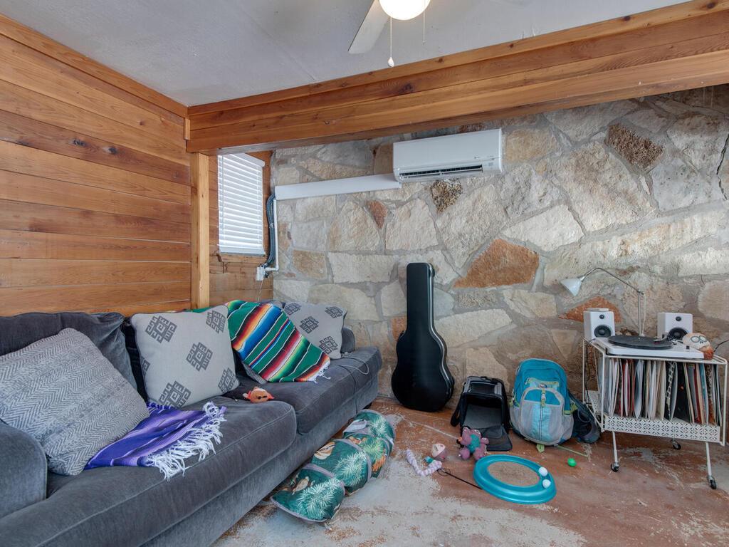 1609 Morgan LN, Austin