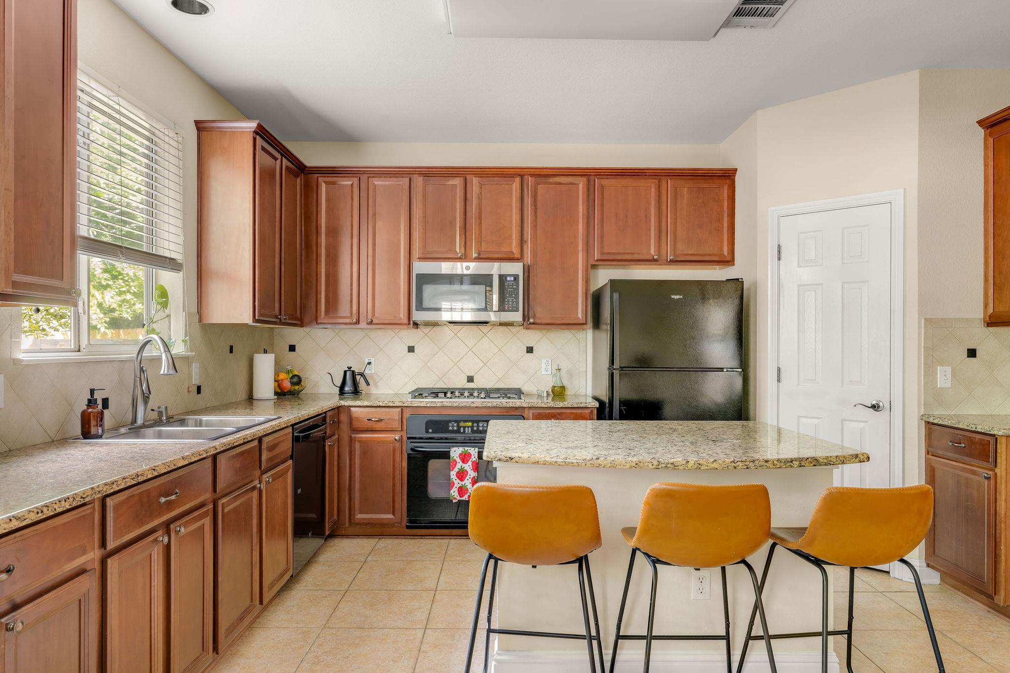1821 Village Oak CT