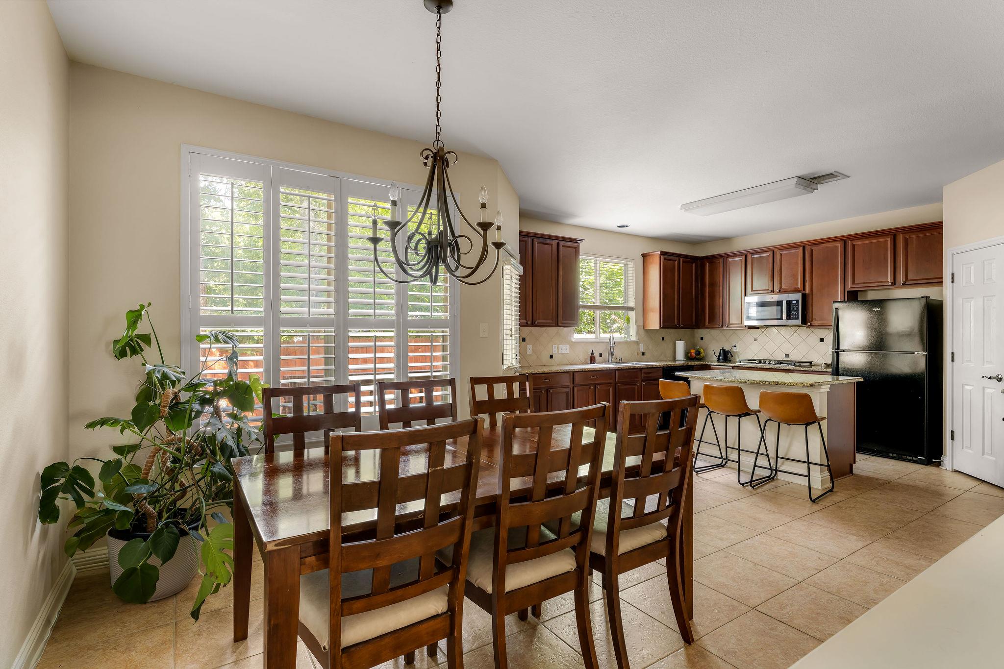 1821 Village Oak CT