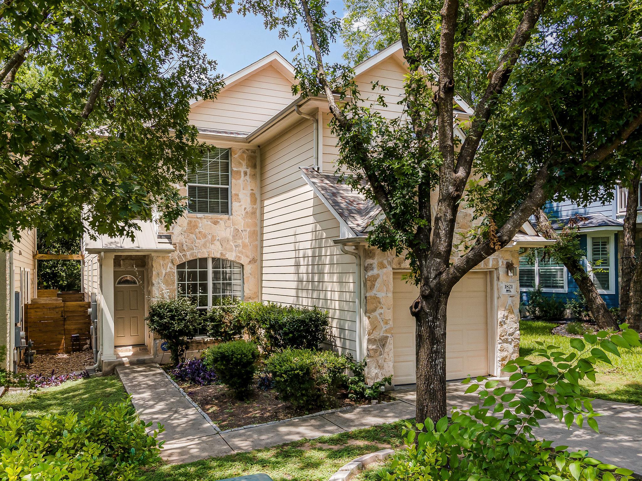 1821 Village Oak CT