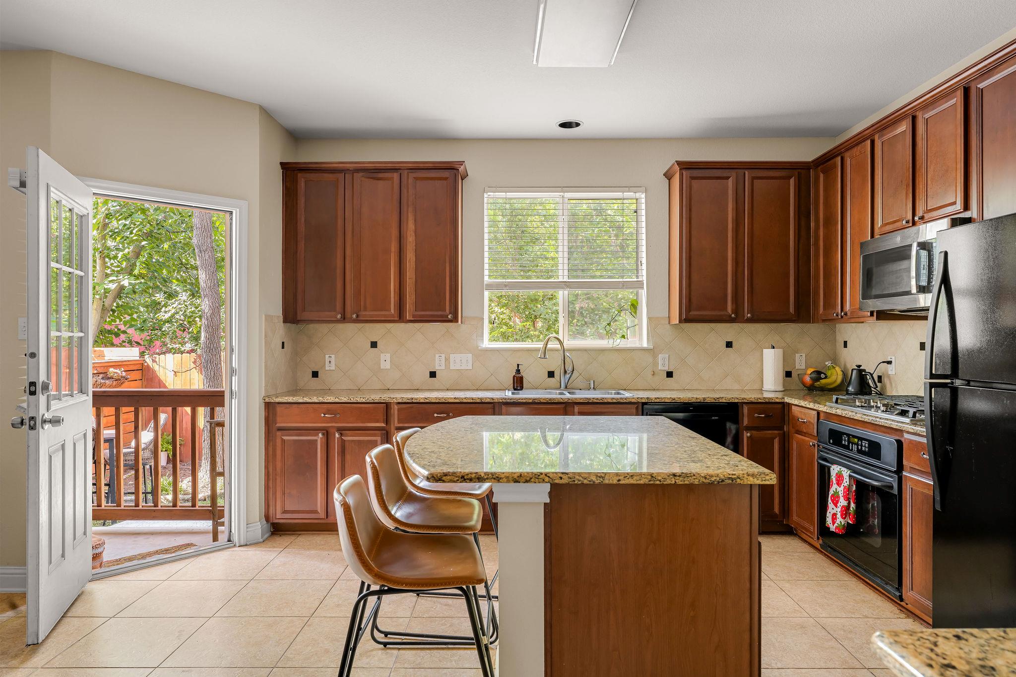 1821 Village Oak CT