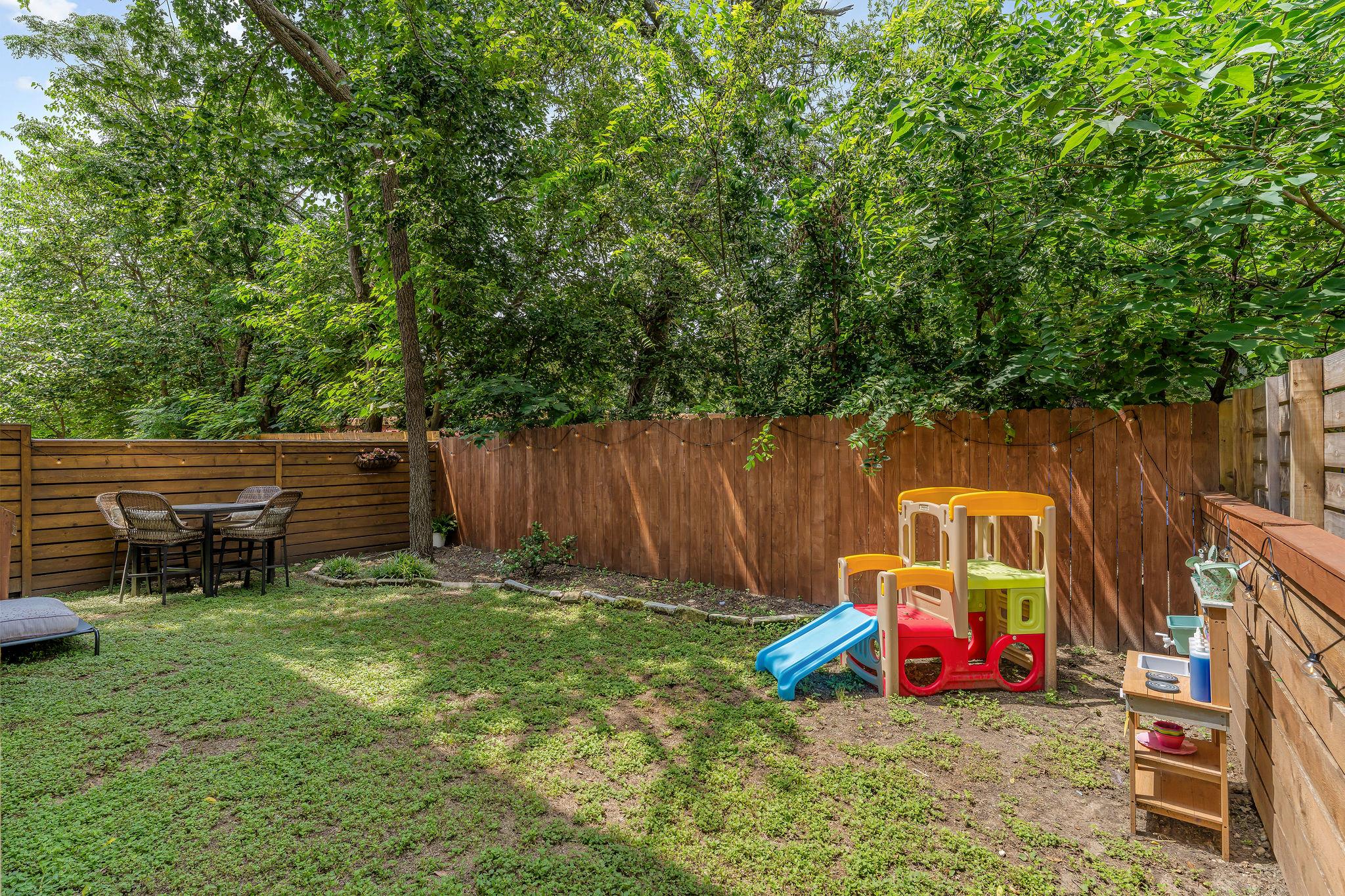 1821 Village Oak CT
