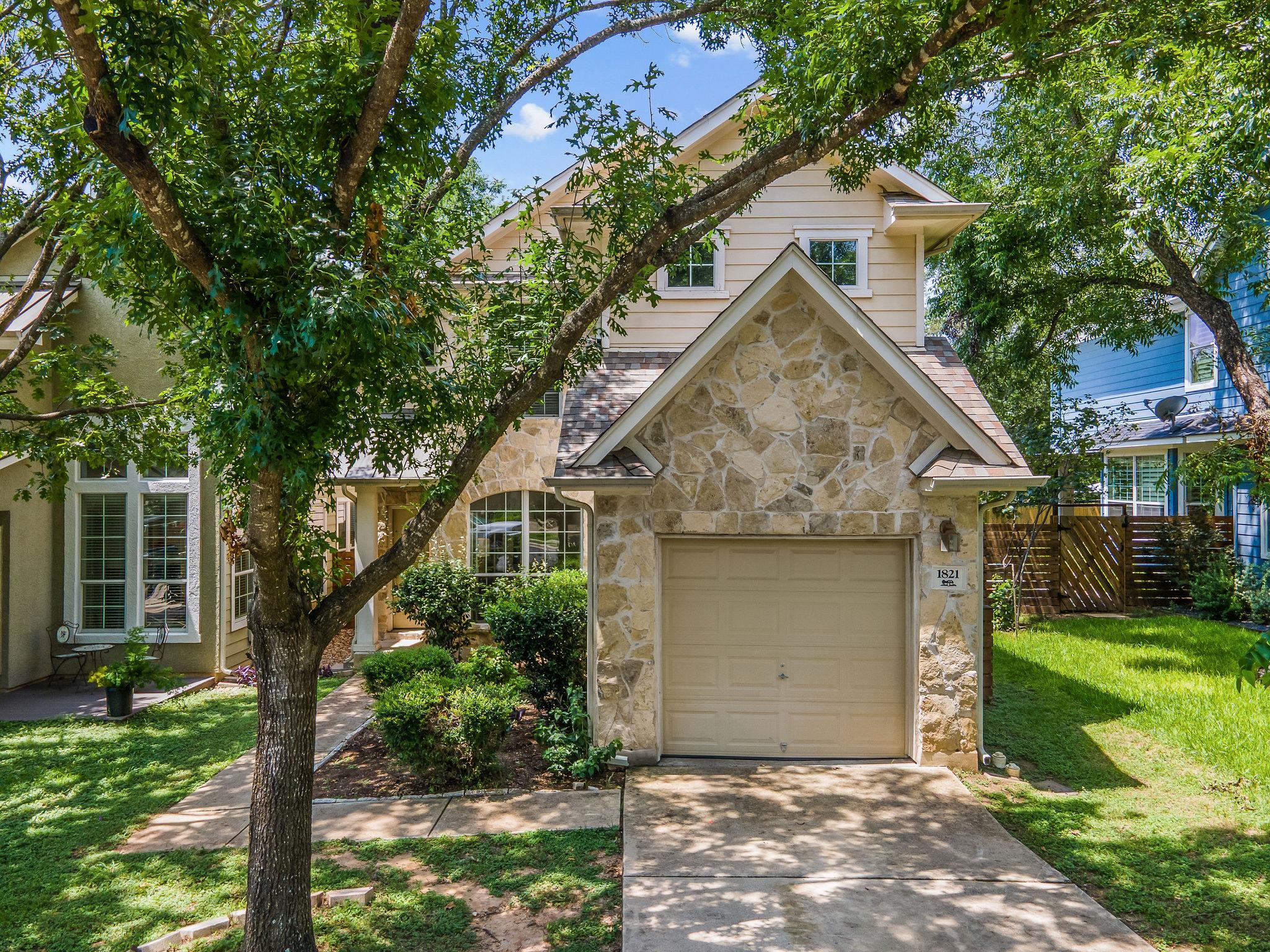 1821 Village Oak CT