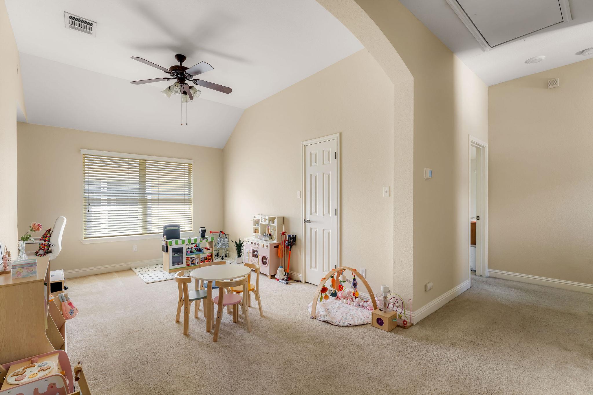 1821 Village Oak CT