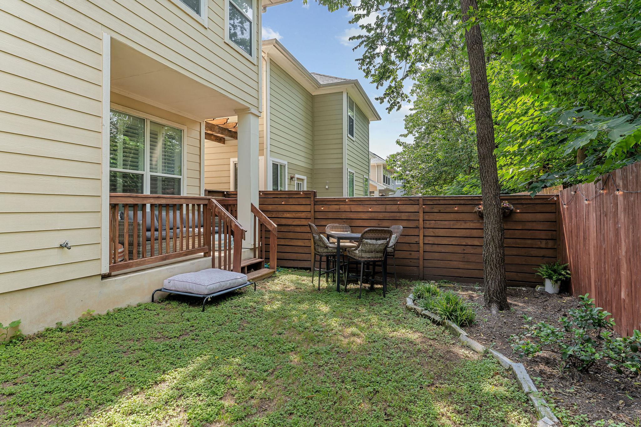 1821 Village Oak CT