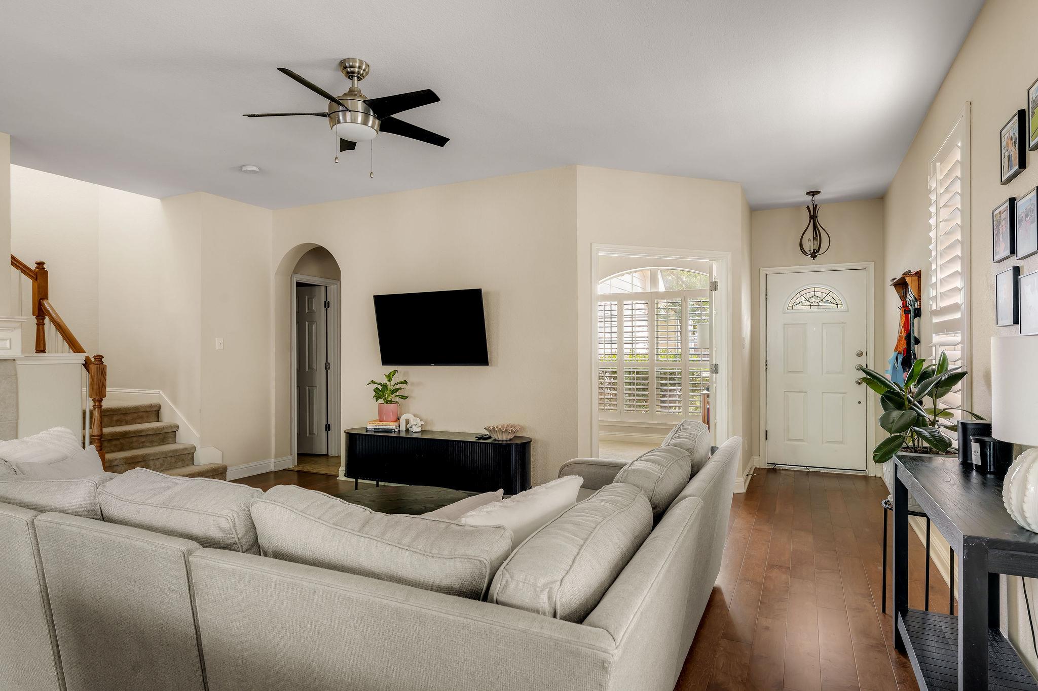 1821 Village Oak CT