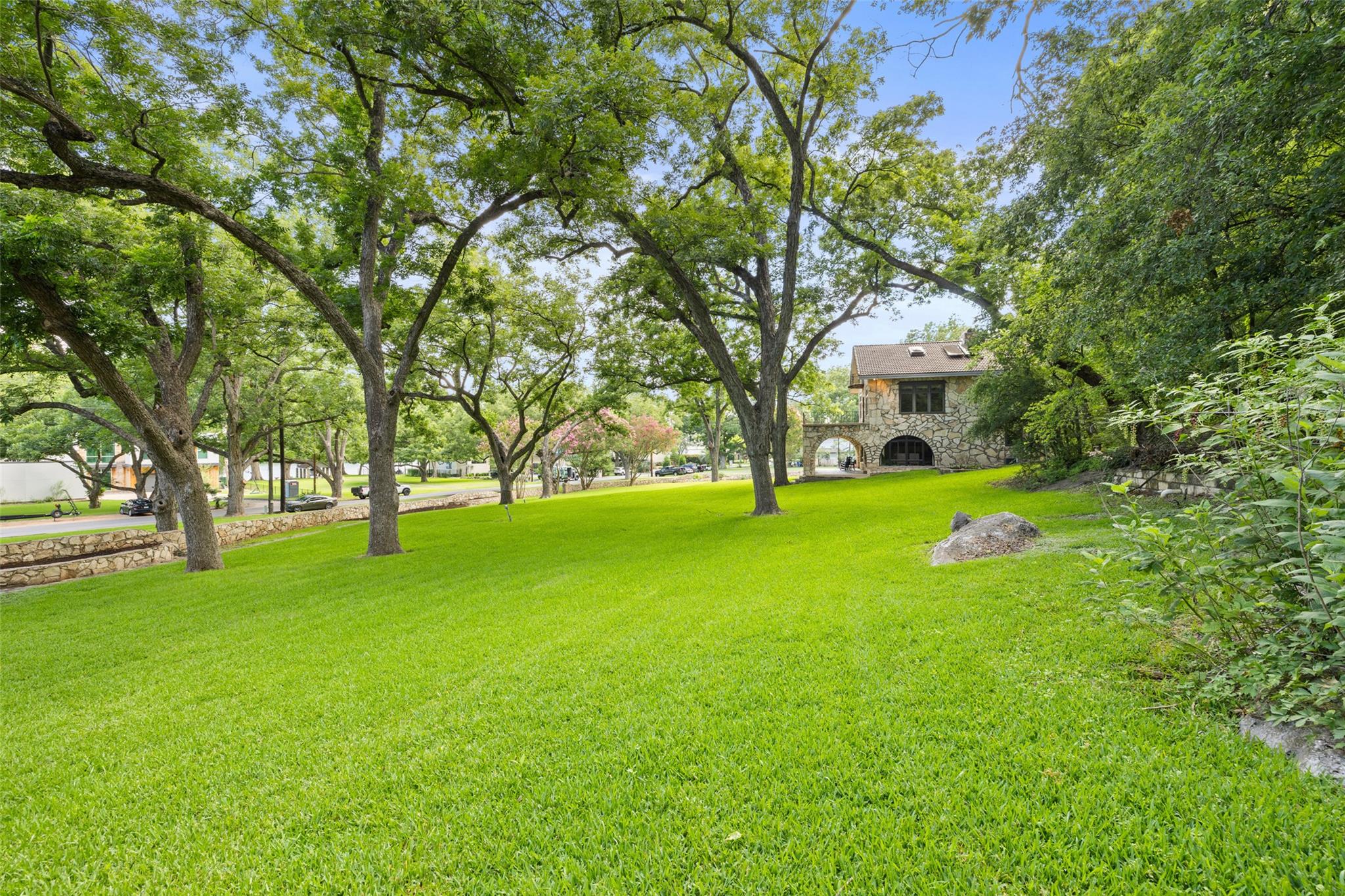 3201 Rivercrest DR