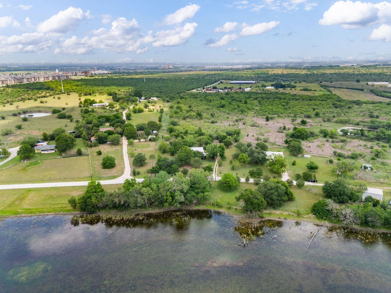 907 Horace Howard DR