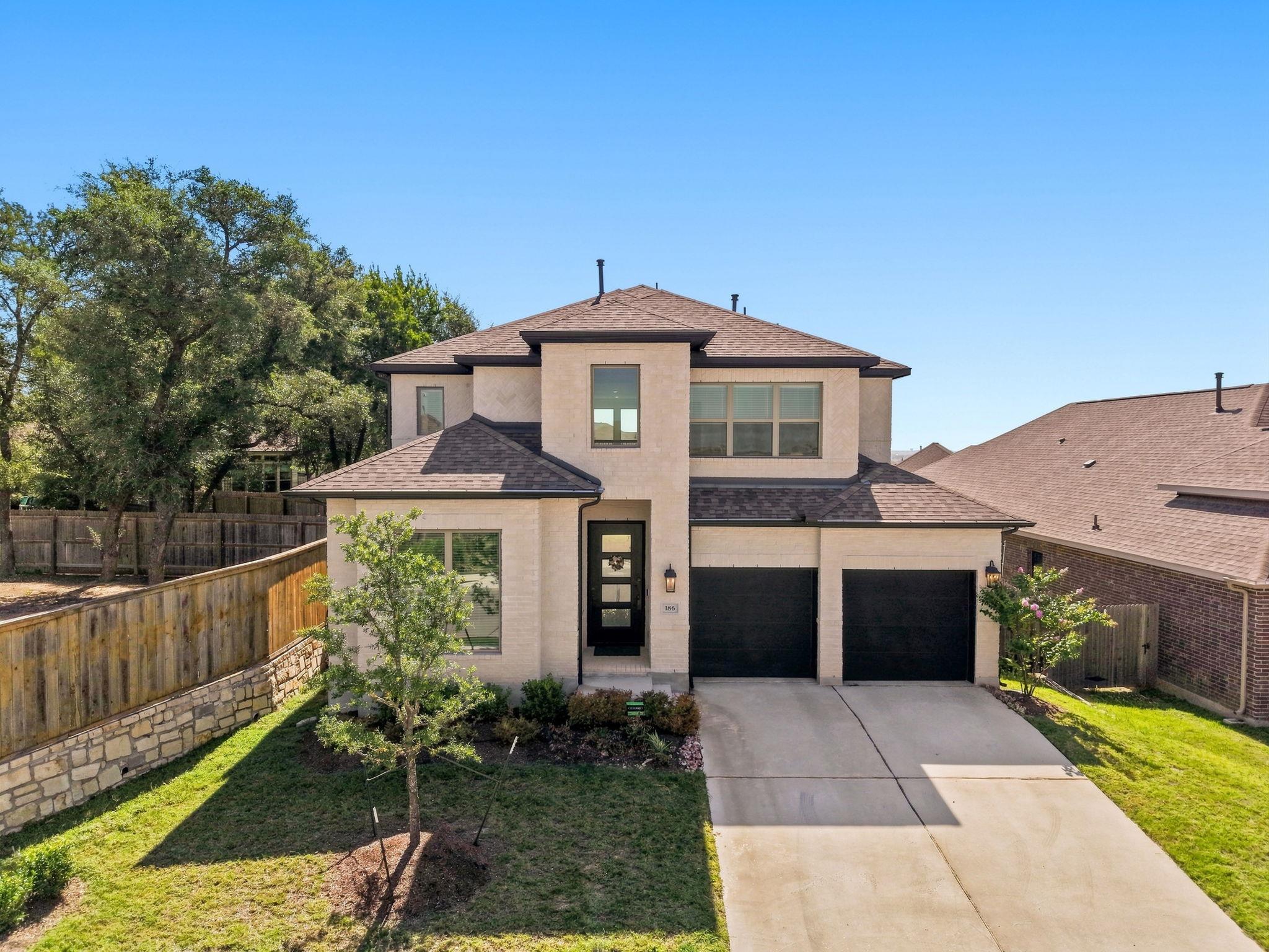 186 Cyrus Milton DR