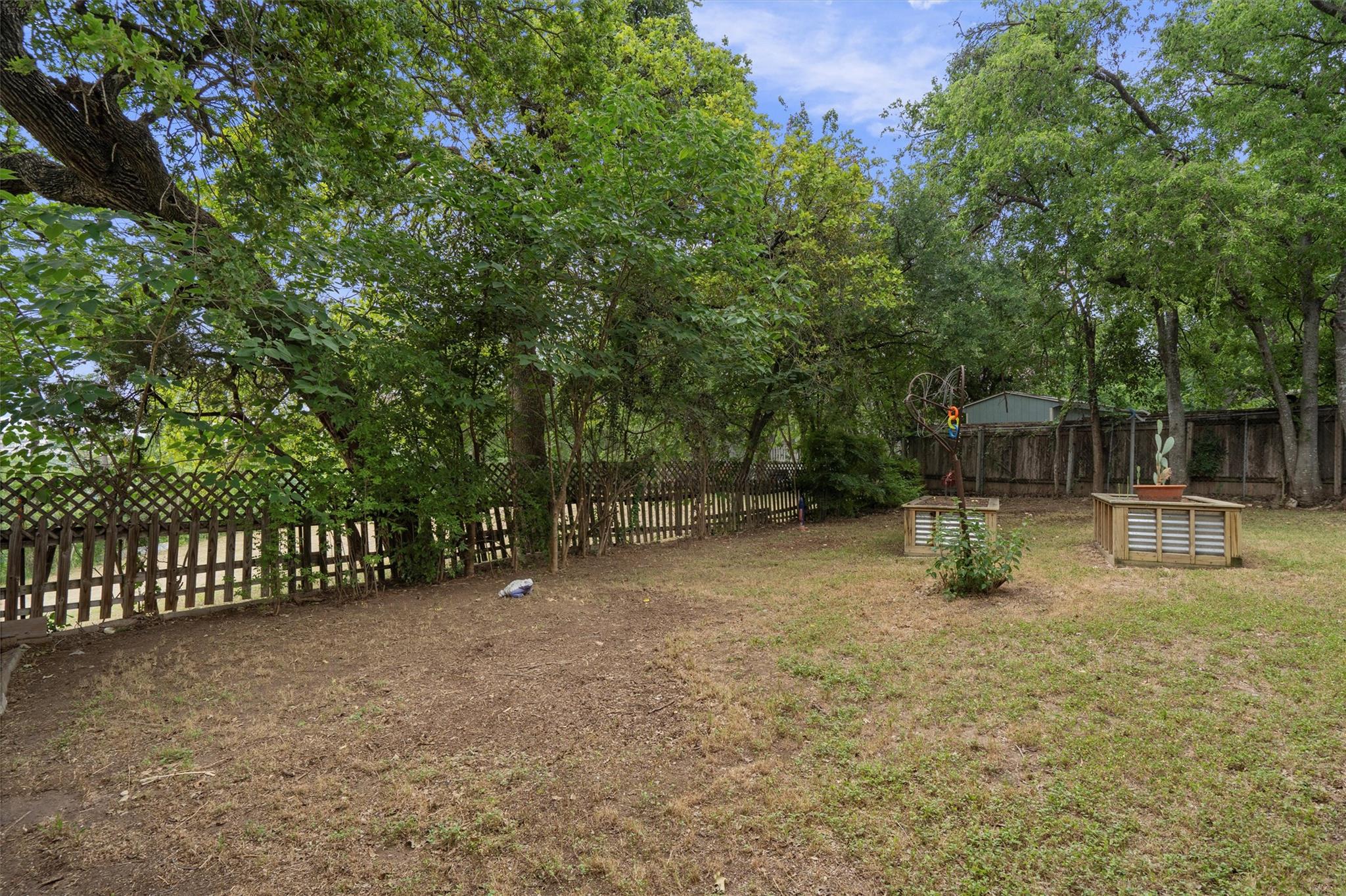 1105 Upland DR