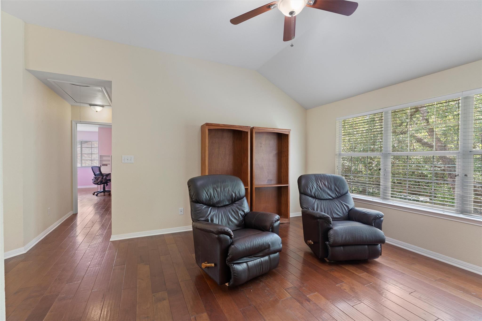 17112 Crescent Heights TRL