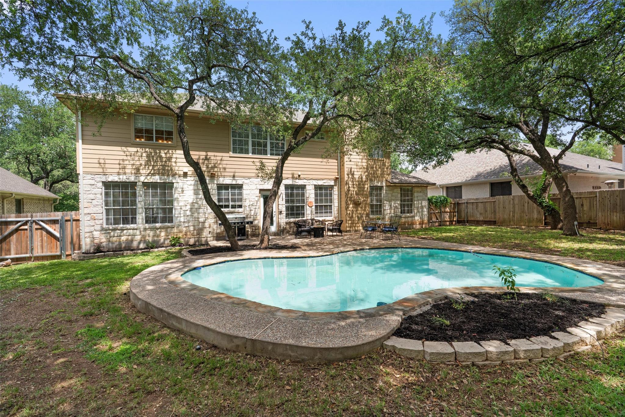 17112 Crescent Heights TRL