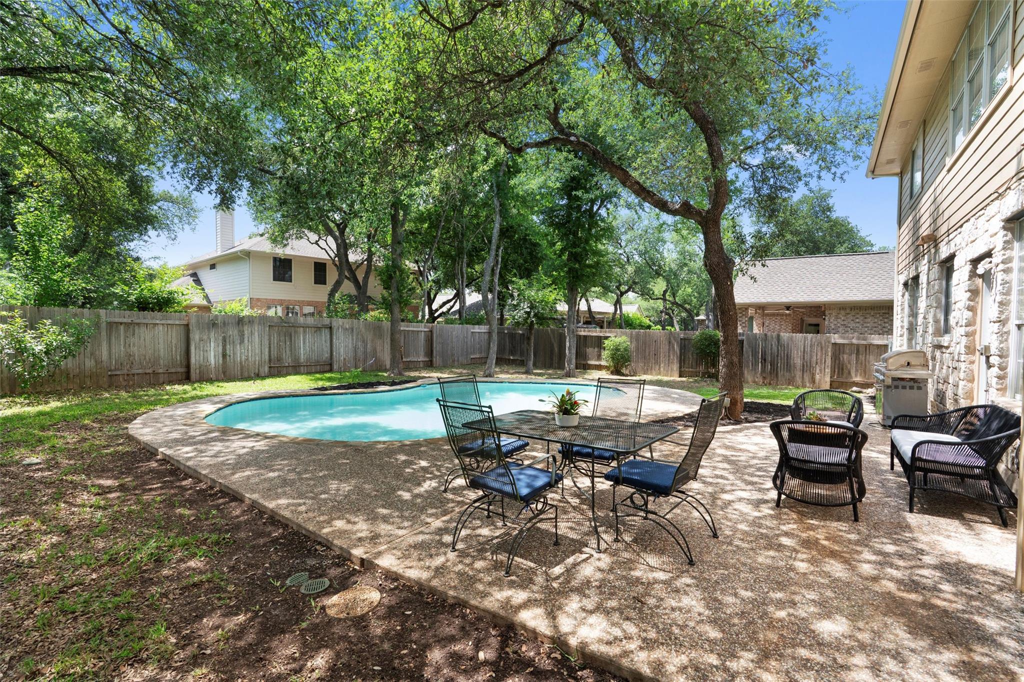 17112 Crescent Heights TRL