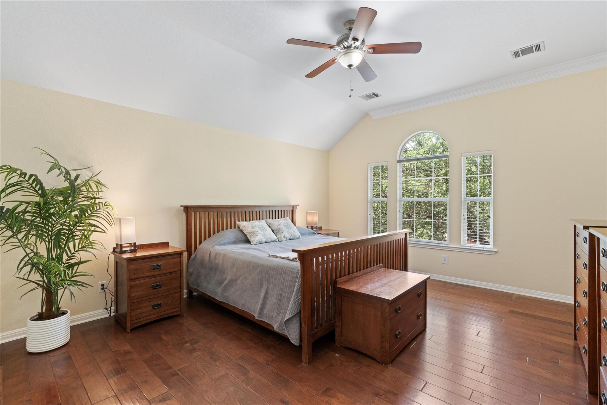 17112 Crescent Heights TRL