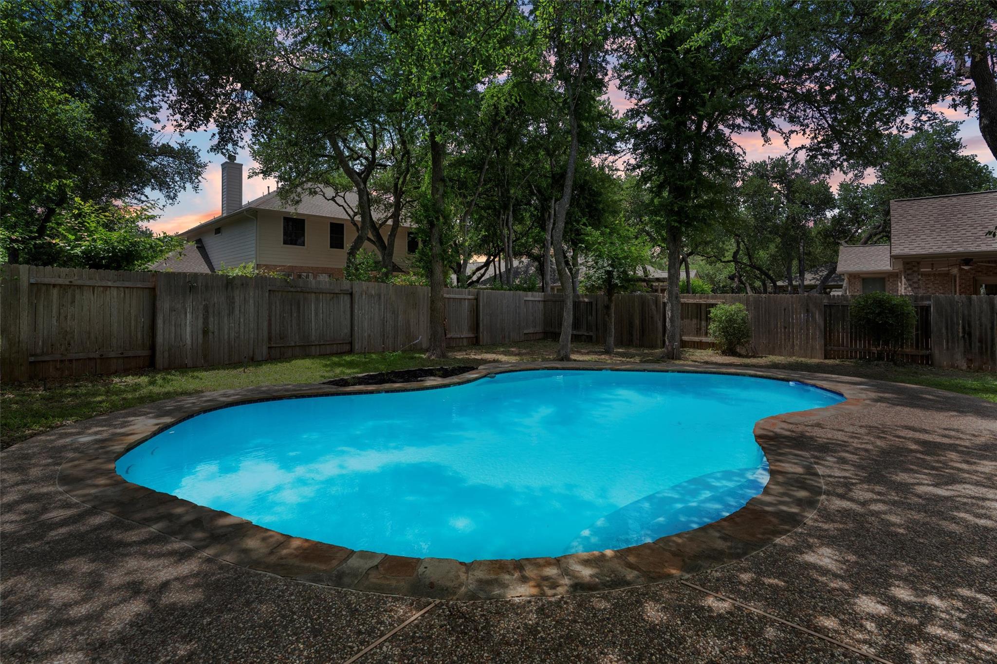 17112 Crescent Heights TRL