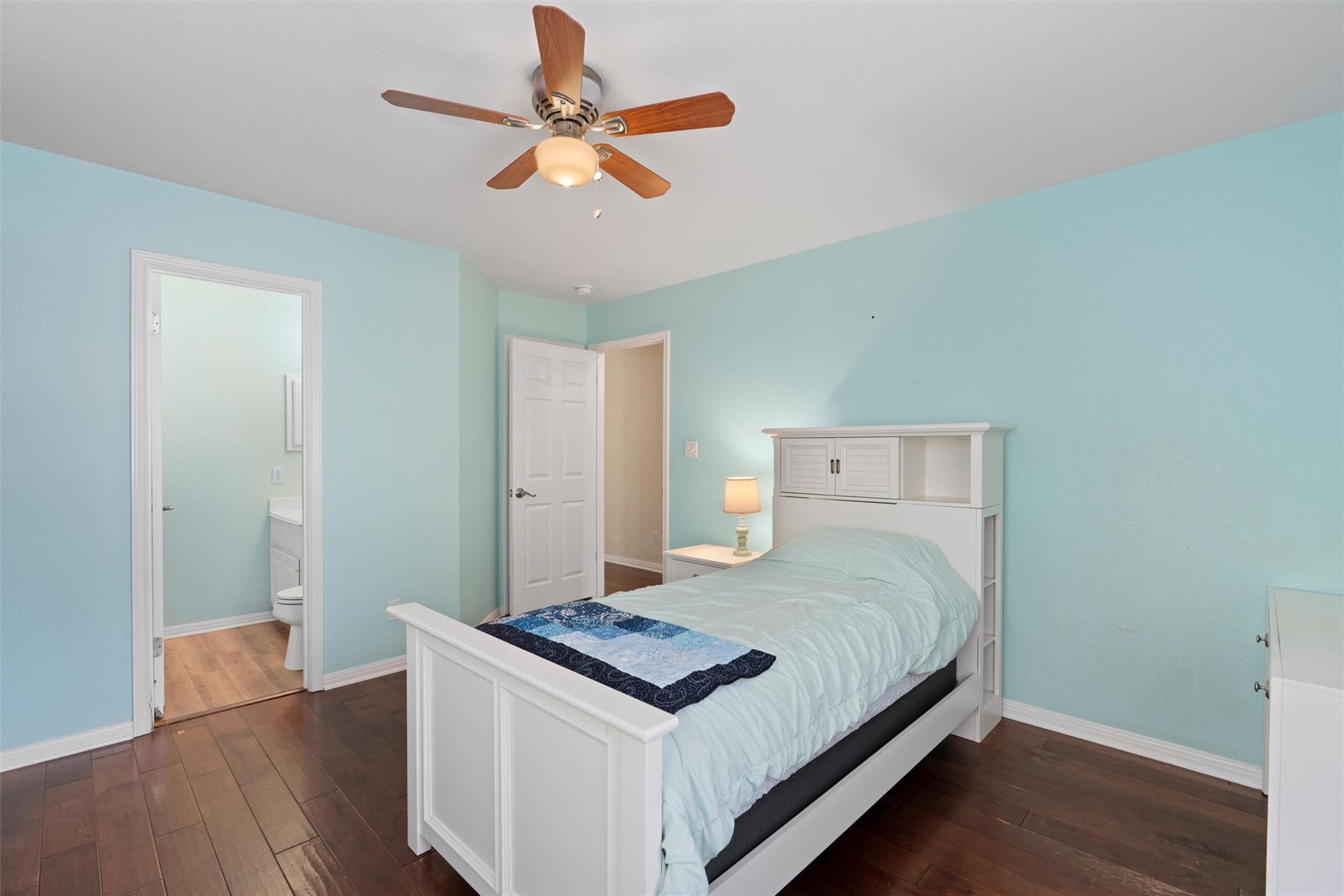 17112 Crescent Heights TRL