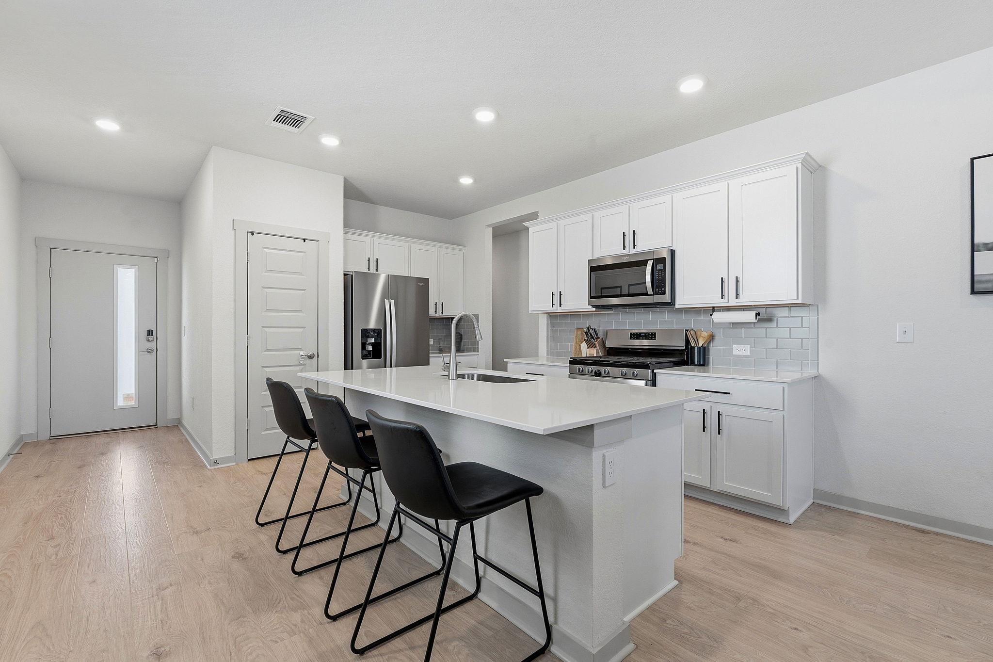 2216 Tucker LN