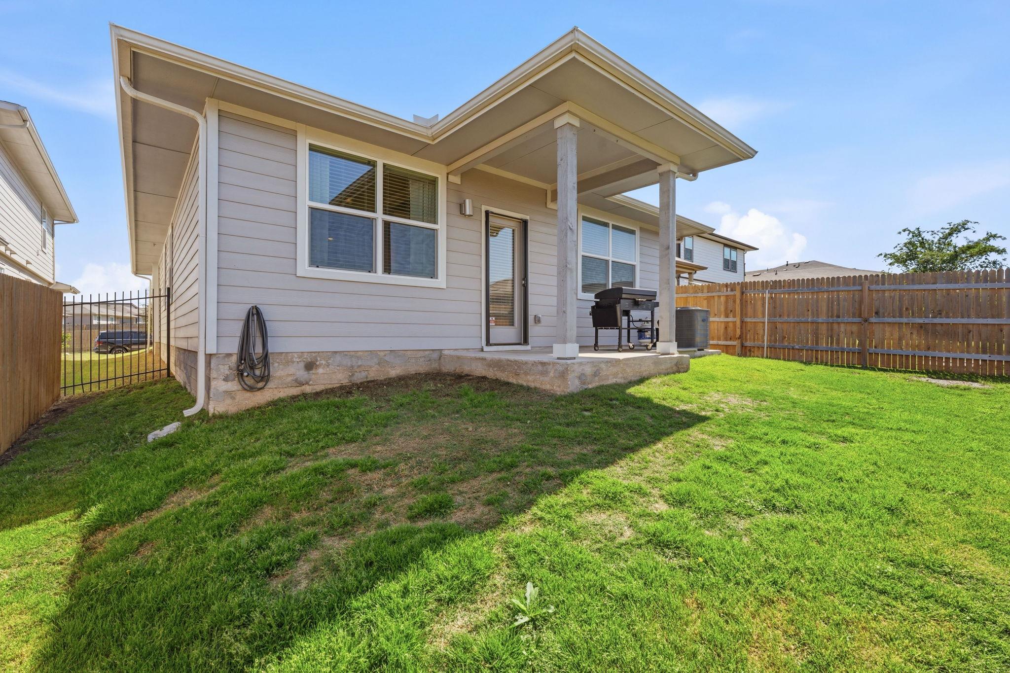 2216 Tucker LN