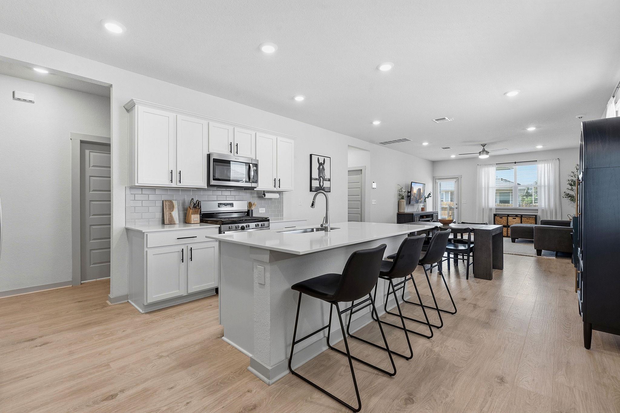 2216 Tucker LN