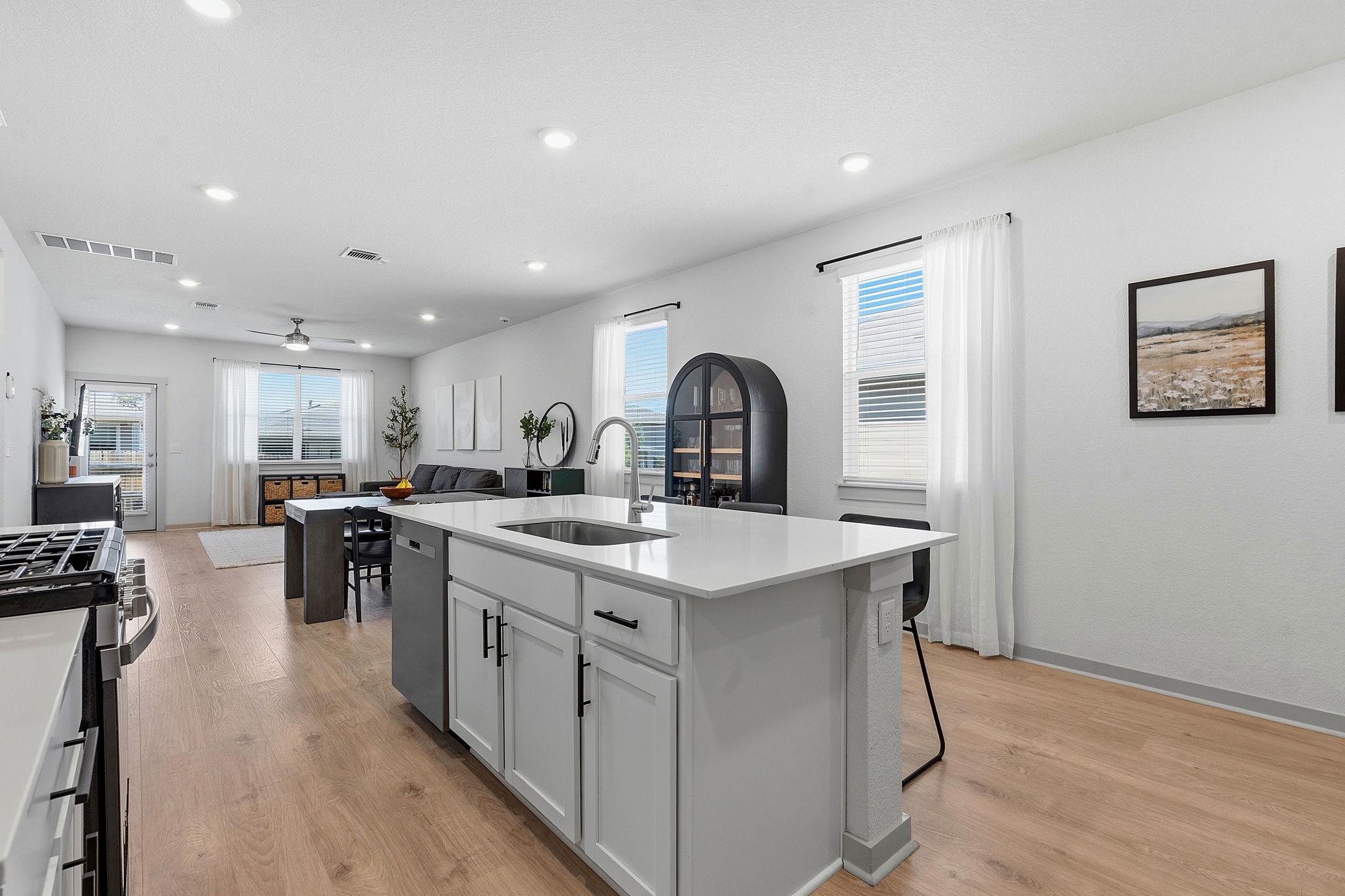 2216 Tucker LN