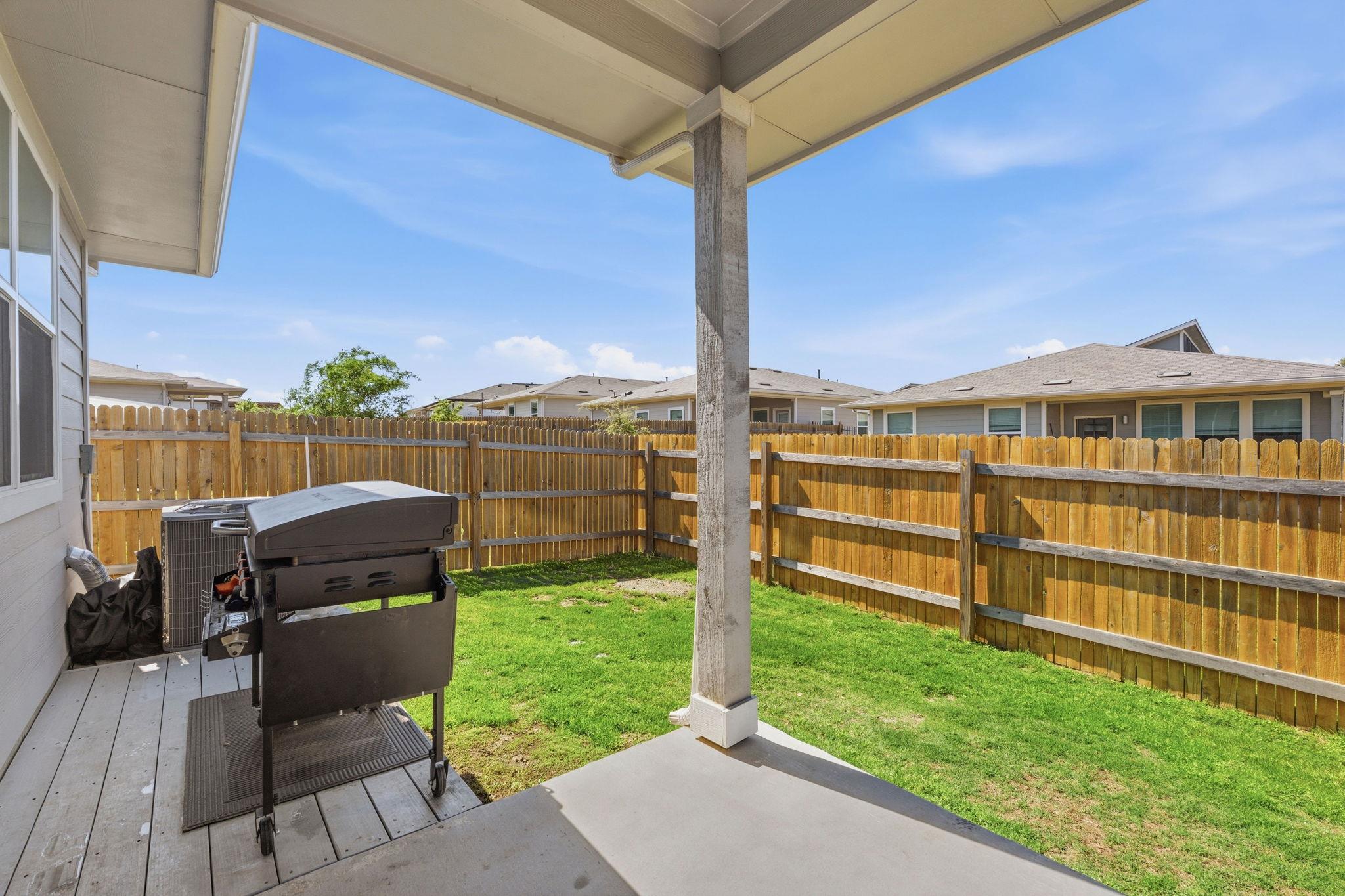 2216 Tucker LN